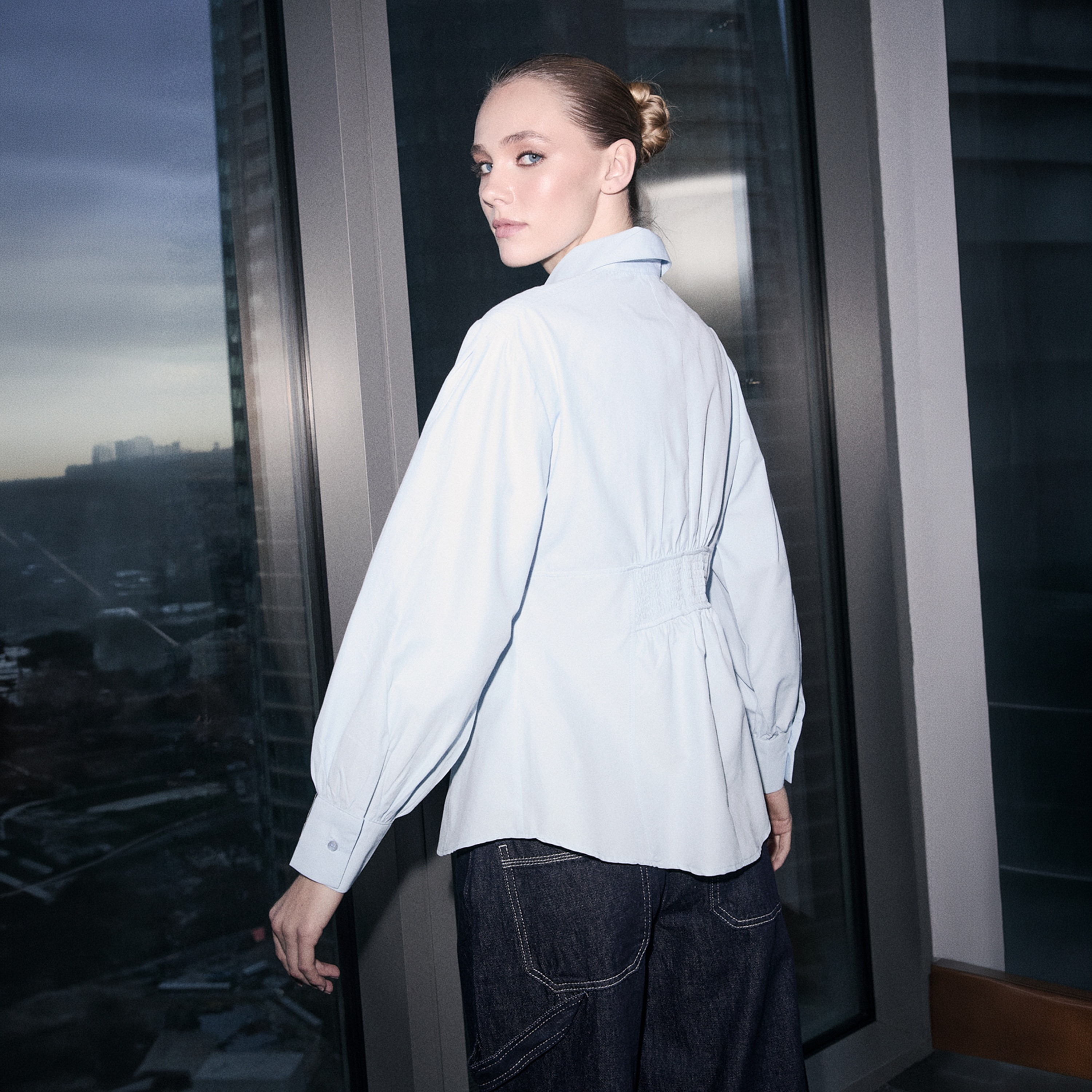 قميص حريمي محتشم بياقة مدببة وأكمام منتفخة من ترينديول-women-clothing-shirtsandblouses-shirts-image-3