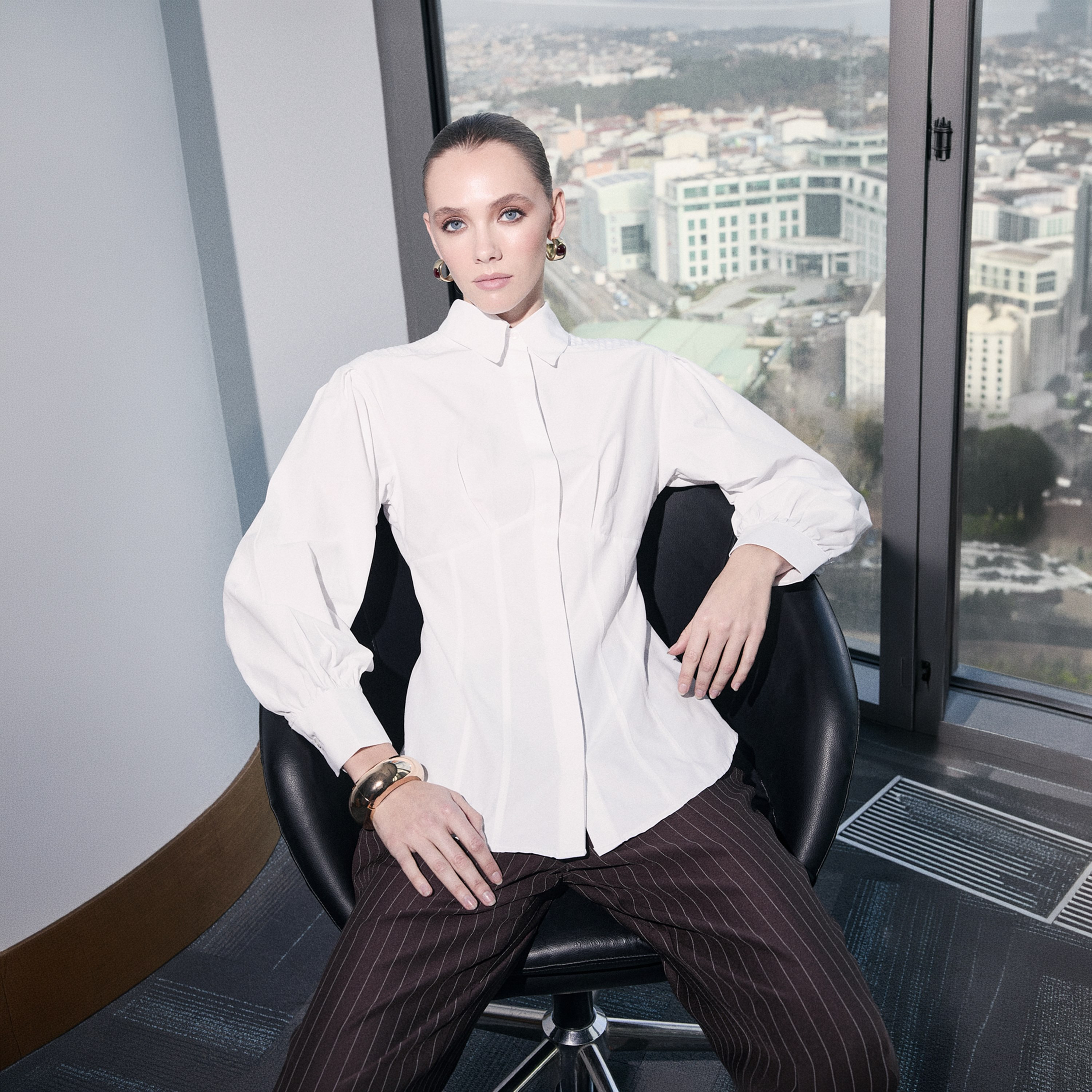 قميص حريمي محتشم بياقة مدببة وأكمام منتفخة من ترينديول-women-clothing-shirtsandblouses-shirts-image-1