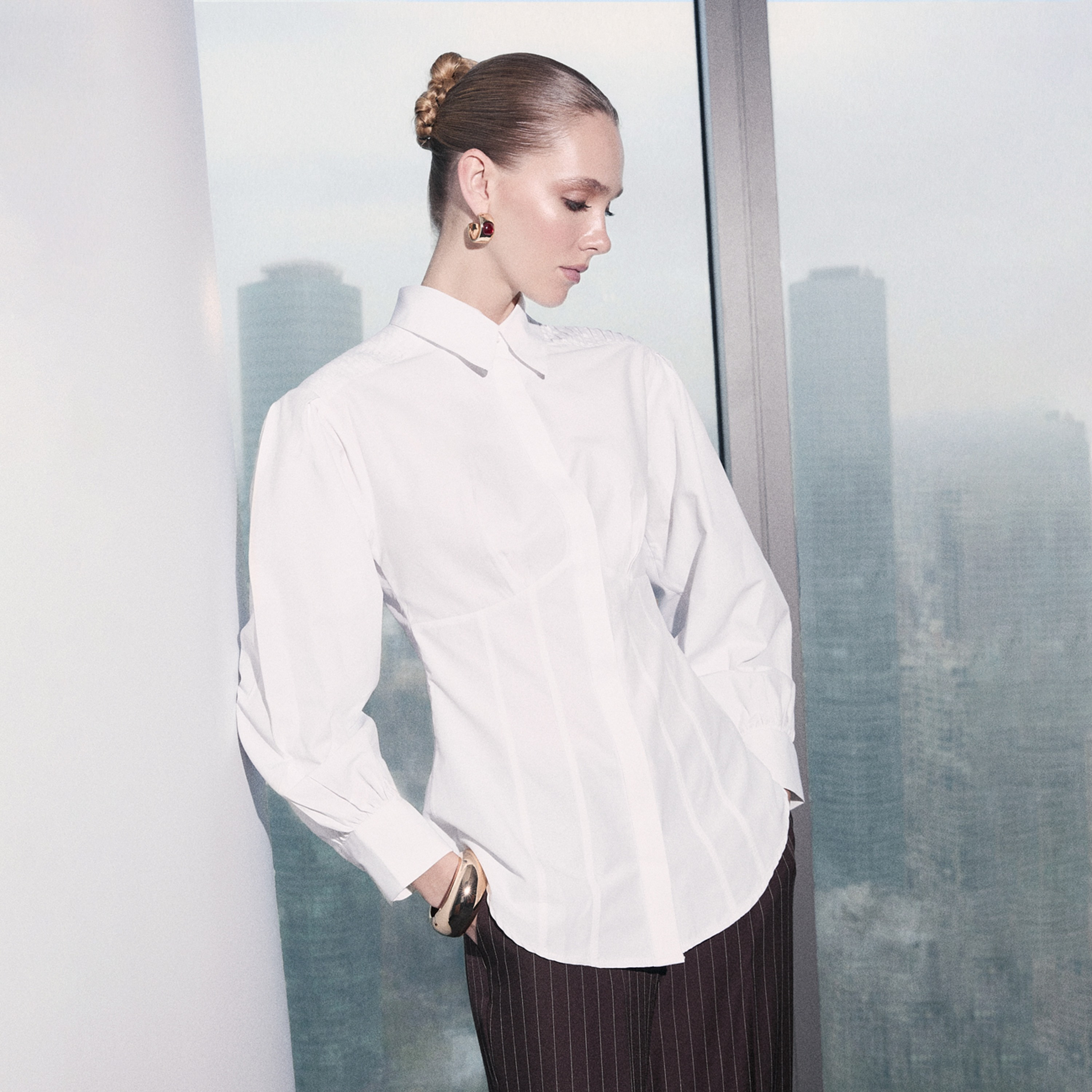 قميص حريمي محتشم بياقة مدببة وأكمام منتفخة من ترينديول-women-clothing-shirtsandblouses-shirts-image-2