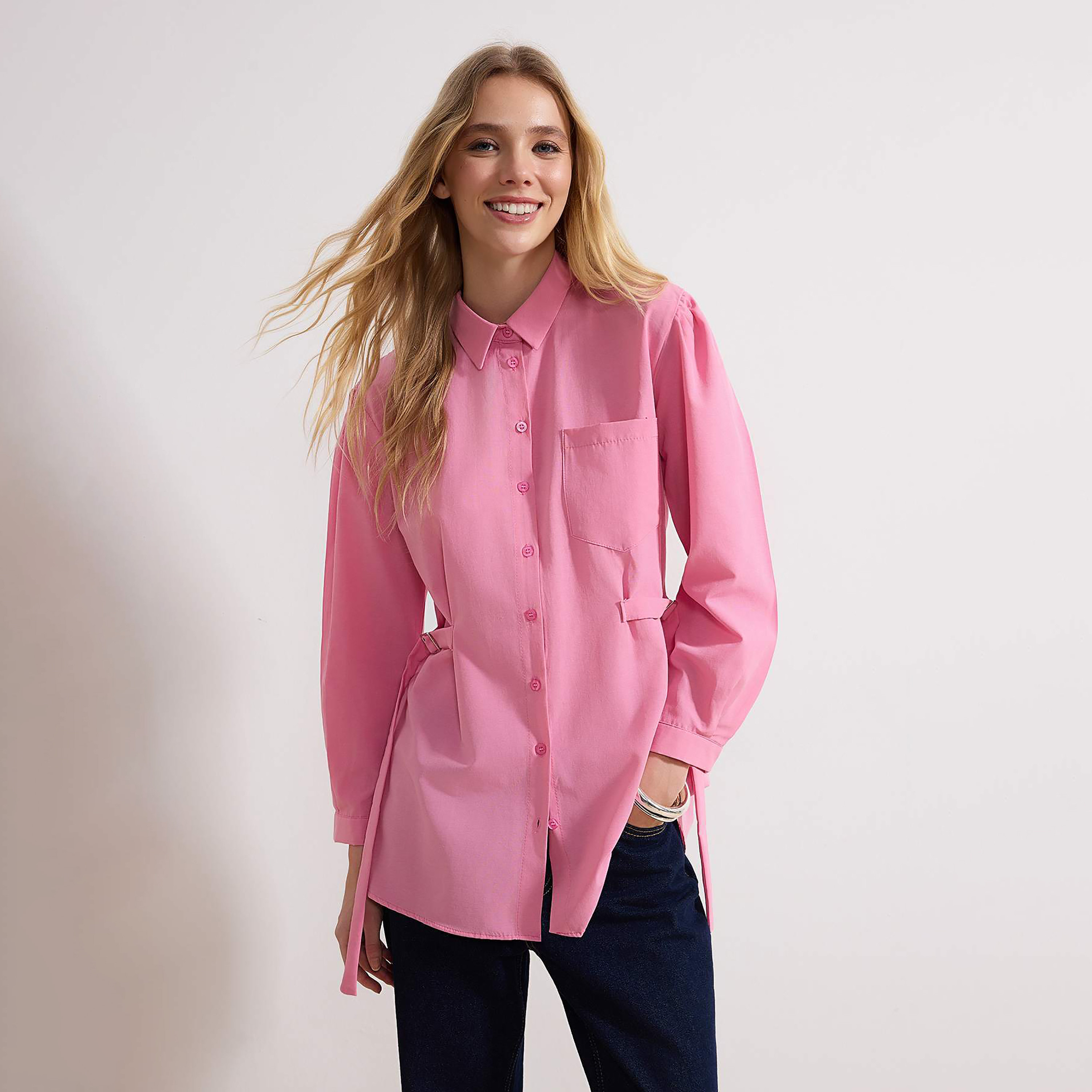 قميص حريمي قطن بياقة مطوية باللون الوردي من ترينديول موديست-women-clothing-shirtsandblouses-shirts-image-1
