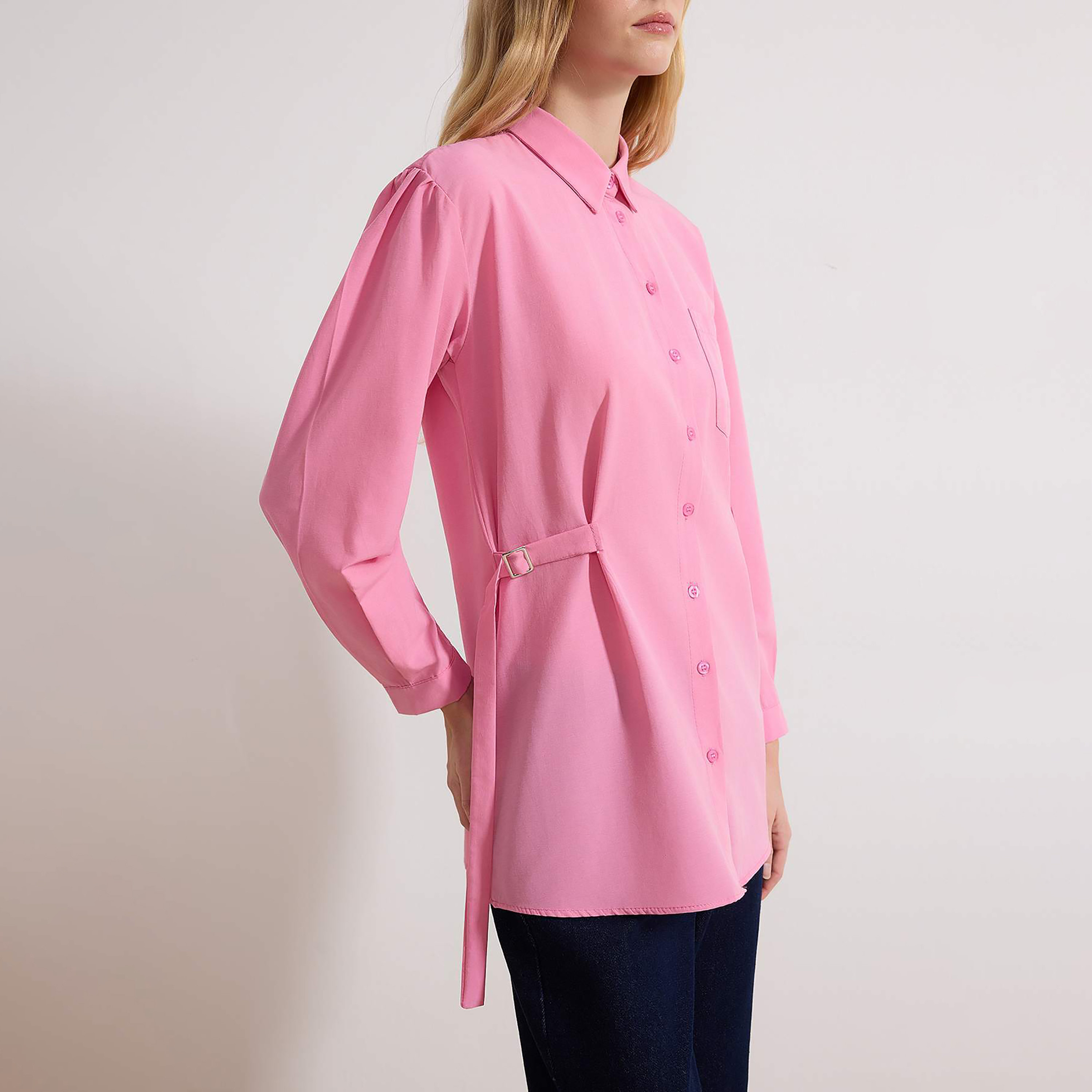 قميص حريمي قطن بياقة مطوية باللون الوردي من ترينديول موديست-women-clothing-shirtsandblouses-shirts-image-3