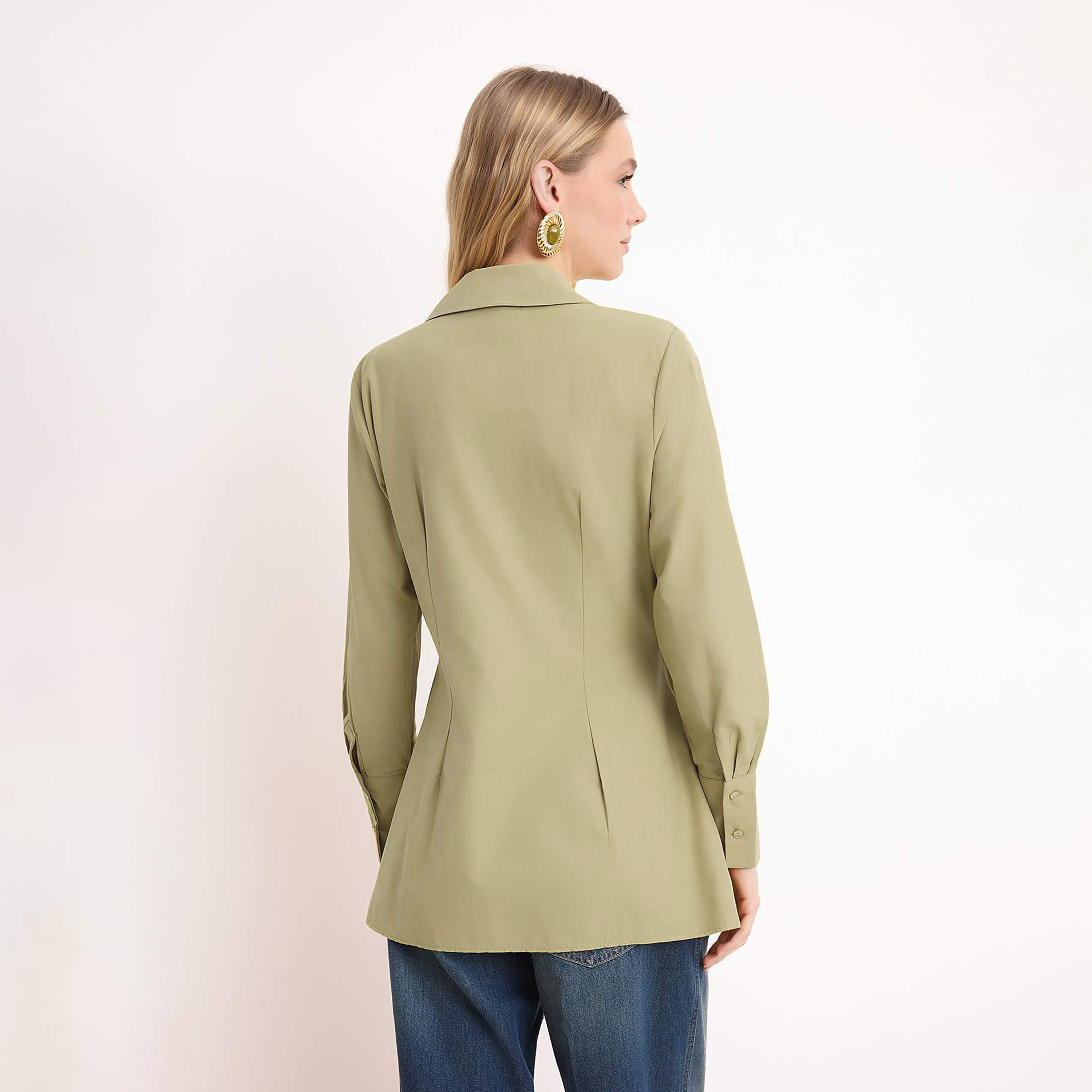 قميص لف حريمي بياقة وأكمام واسعة باللون الأخضر محتشم من تريندyol-women-clothing-shirtsandblouses-shirts-image-4