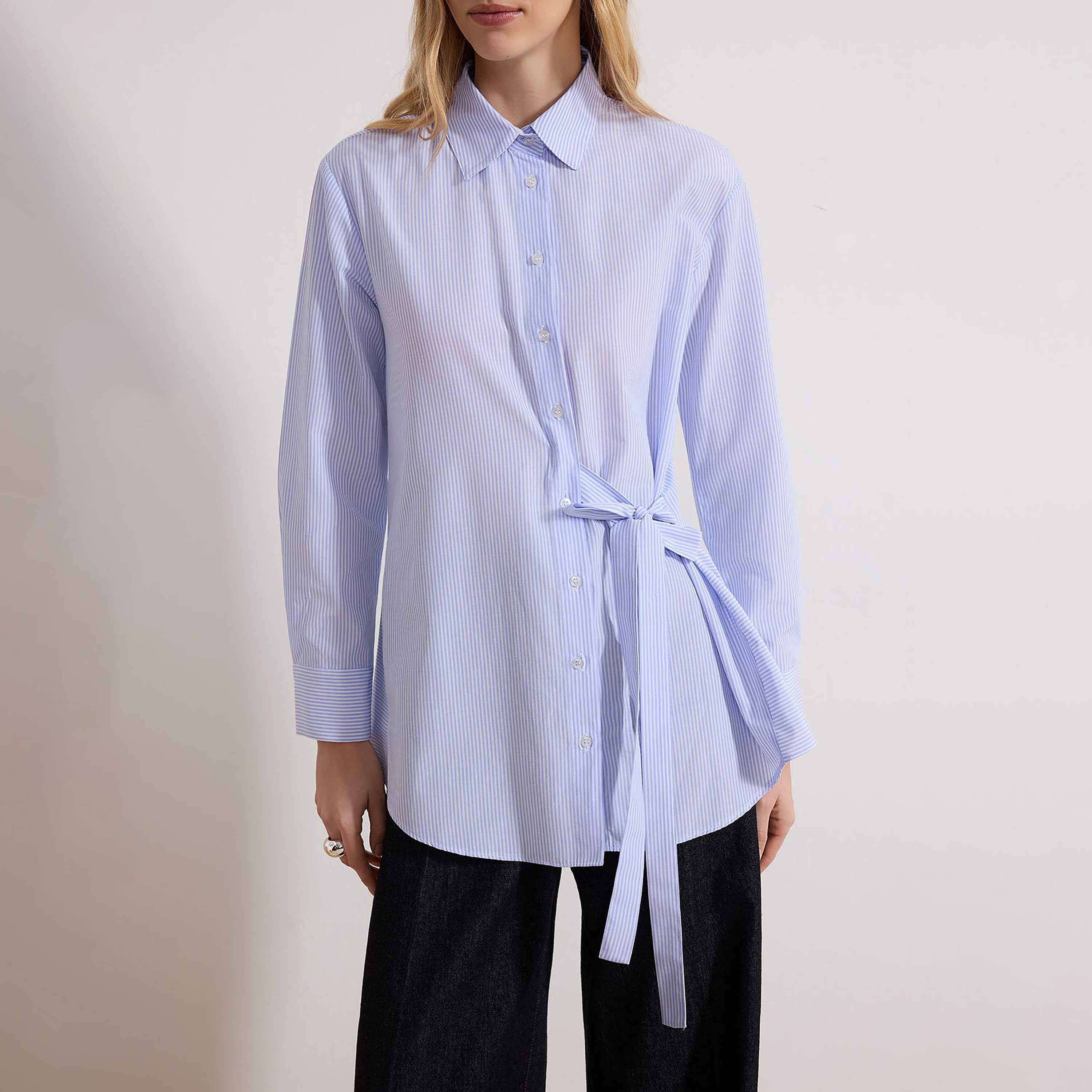 قميص حريمي بياقة مطوية وطبعة خطوط باللون الأزرق من ترينديول موديست-women-clothing-shirtsandblouses-shirts-image-5