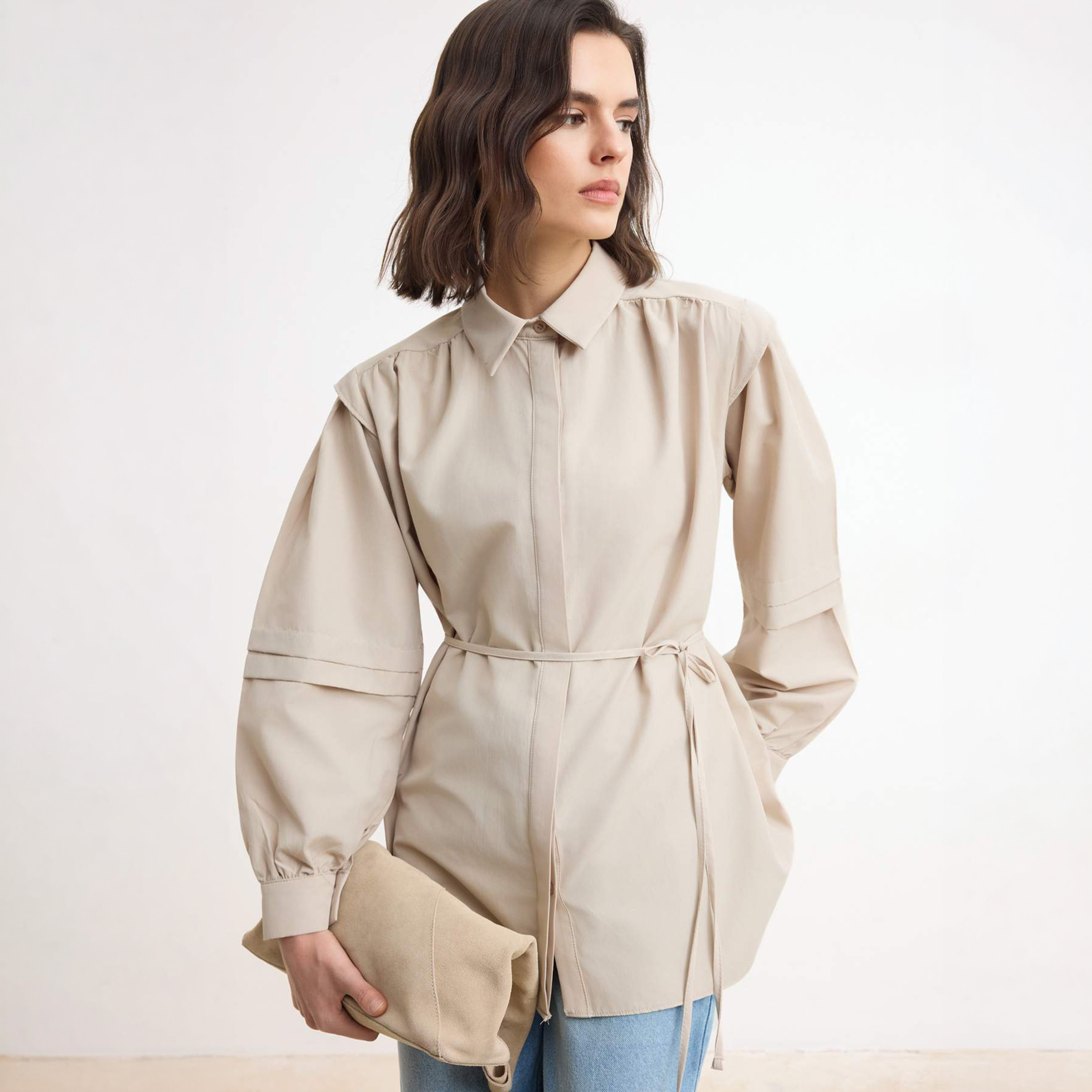 قميص حريمي محتشم بلون البيج بياقة قميص وأكمام بالون من ترينديول-women-clothing-shirtsandblouses-shirts-image-1