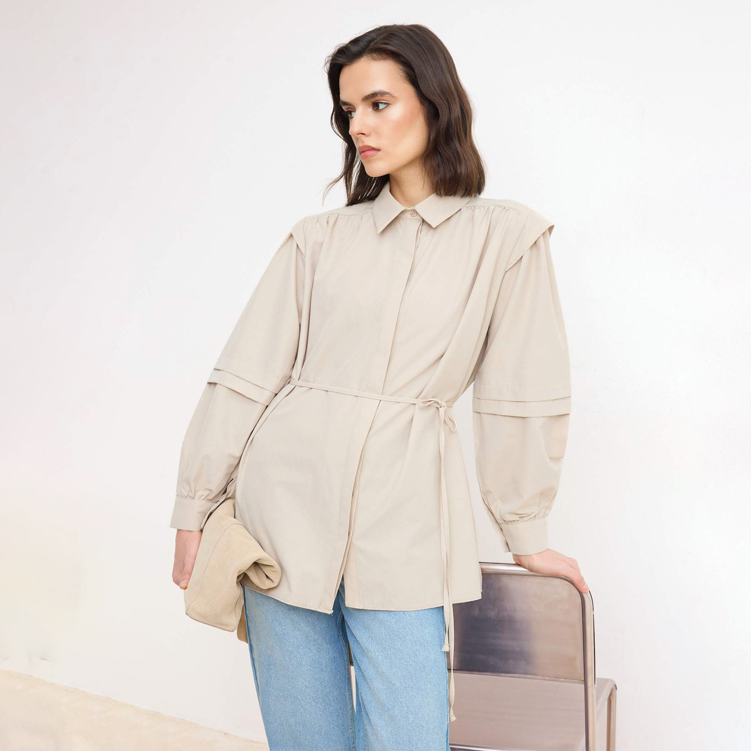 قميص حريمي محتشم بلون البيج بياقة قميص وأكمام بالون من ترينديول-women-clothing-shirtsandblouses-shirts-image-2