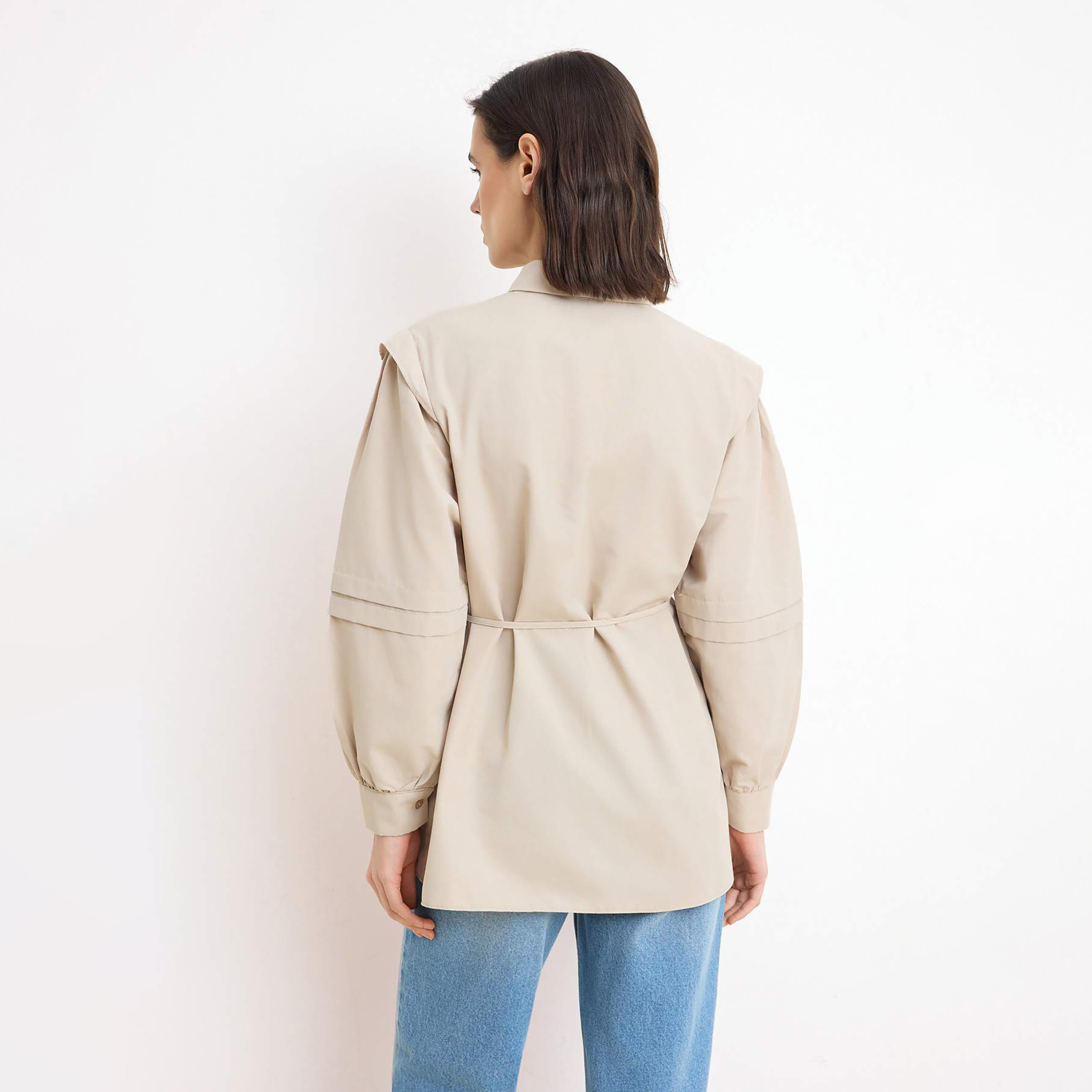 قميص حريمي محتشم بلون البيج بياقة قميص وأكمام بالون من ترينديول-women-clothing-shirtsandblouses-shirts-image-3