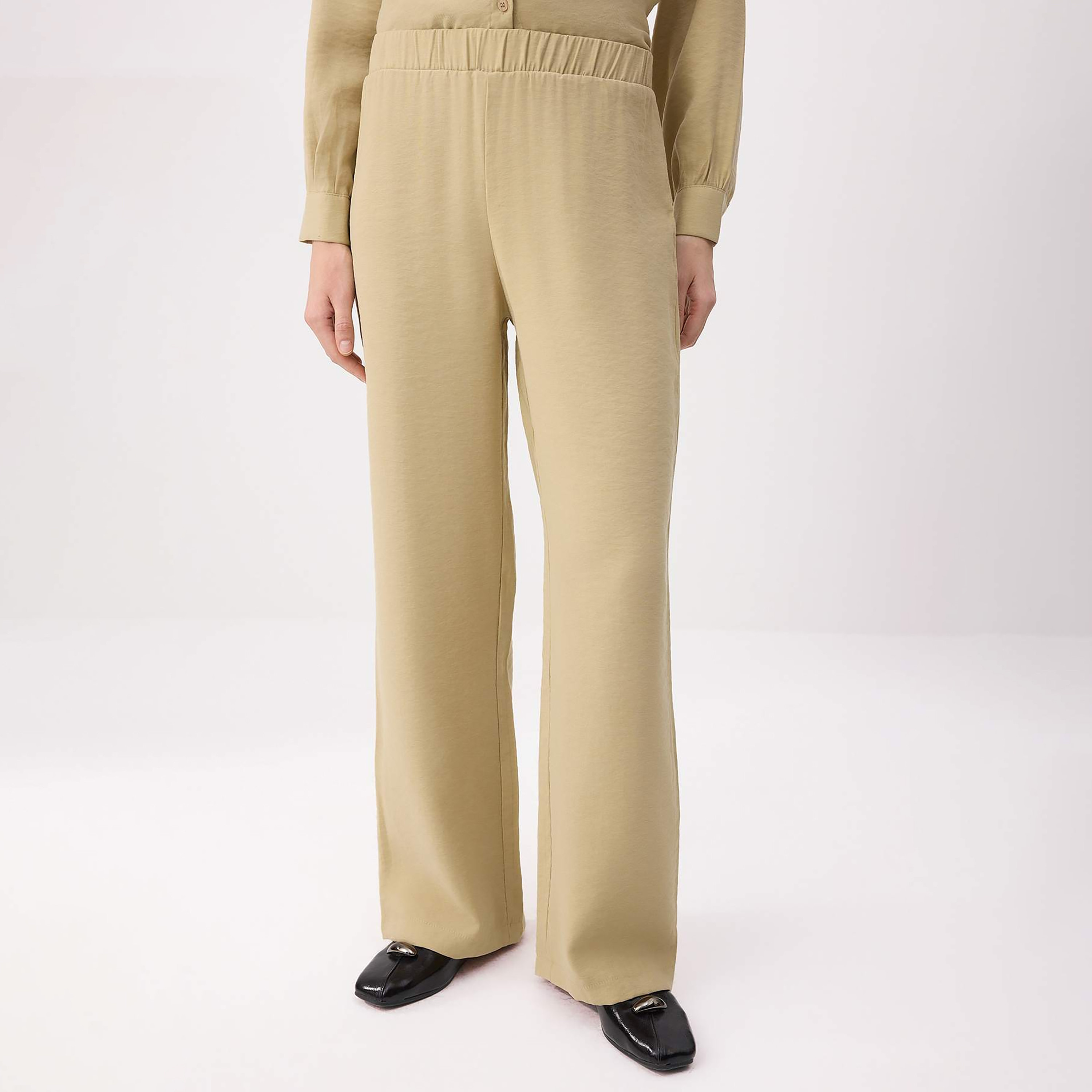 طقم قميص وبنطلون حريمي محتشم بياقة بلون الكاكي من تريندyol-women-clothing-coordsets-image-3