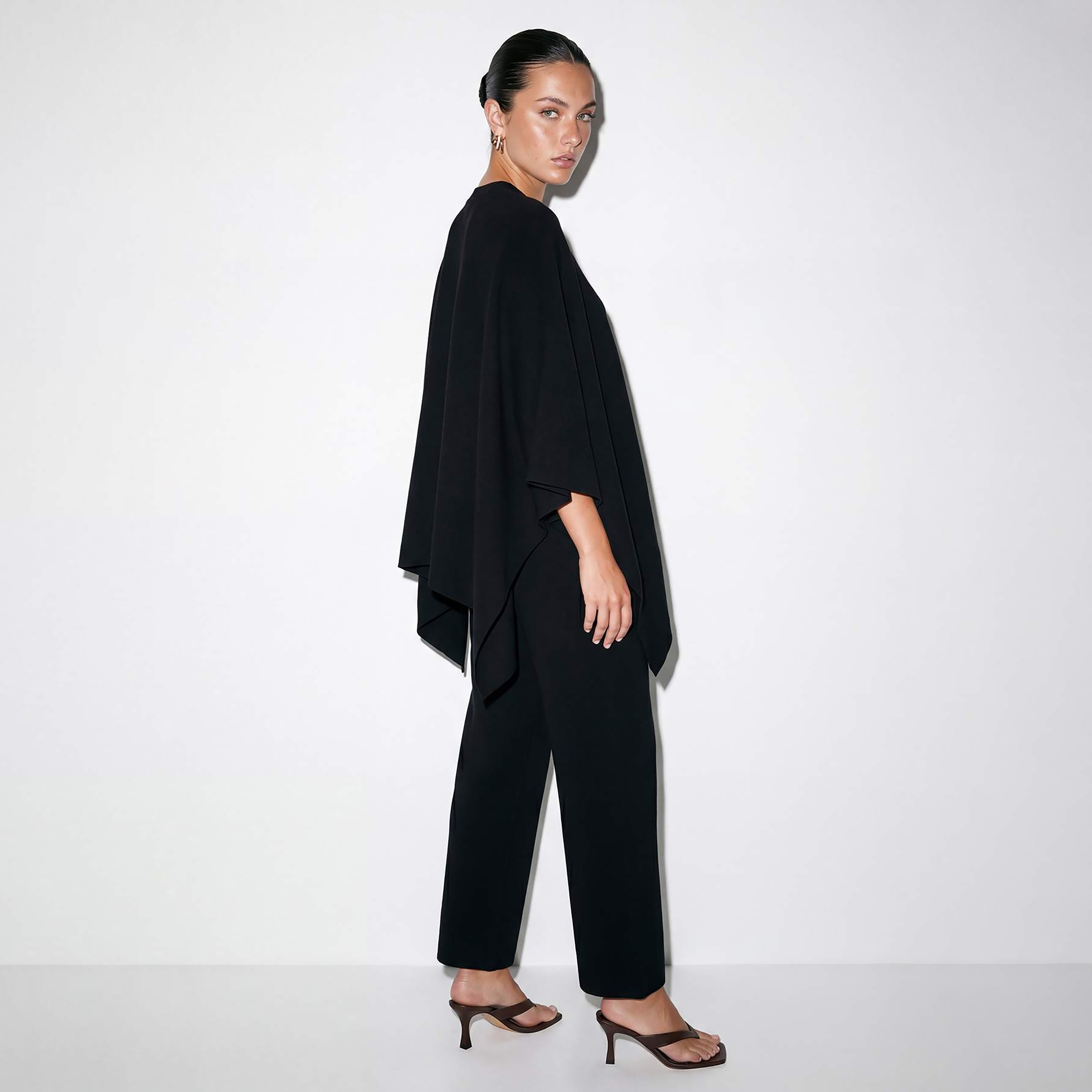 طقم قميص وبنطلون حريمي محتشم بياقة ماندرين وأكمام منسدلة من ترينديول-women-clothing-coordsets-image-5