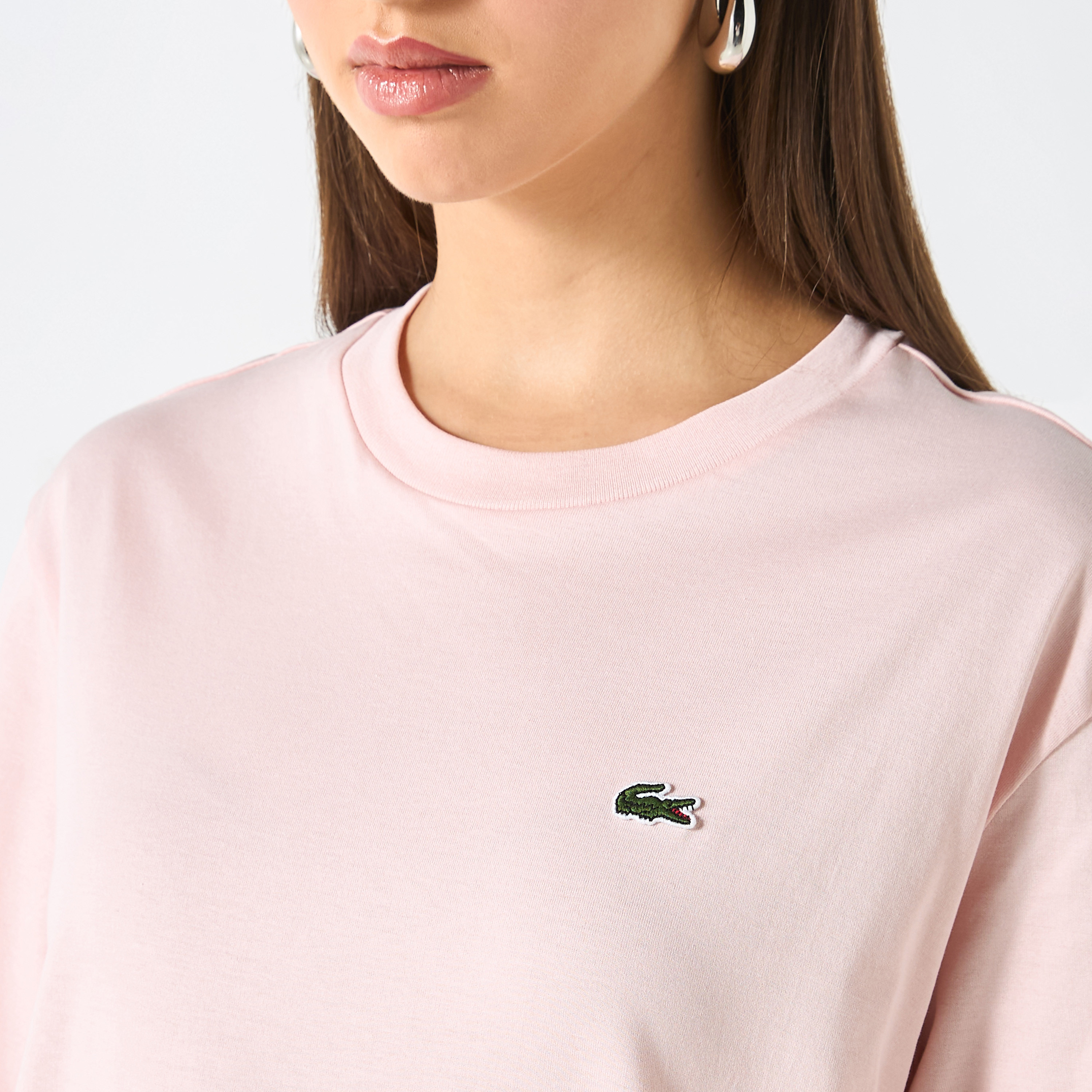 تيشيرت سادة بياقة مستديرة وأكمام قصيرة من لاكوست-women-clothing-tshirts-image-5