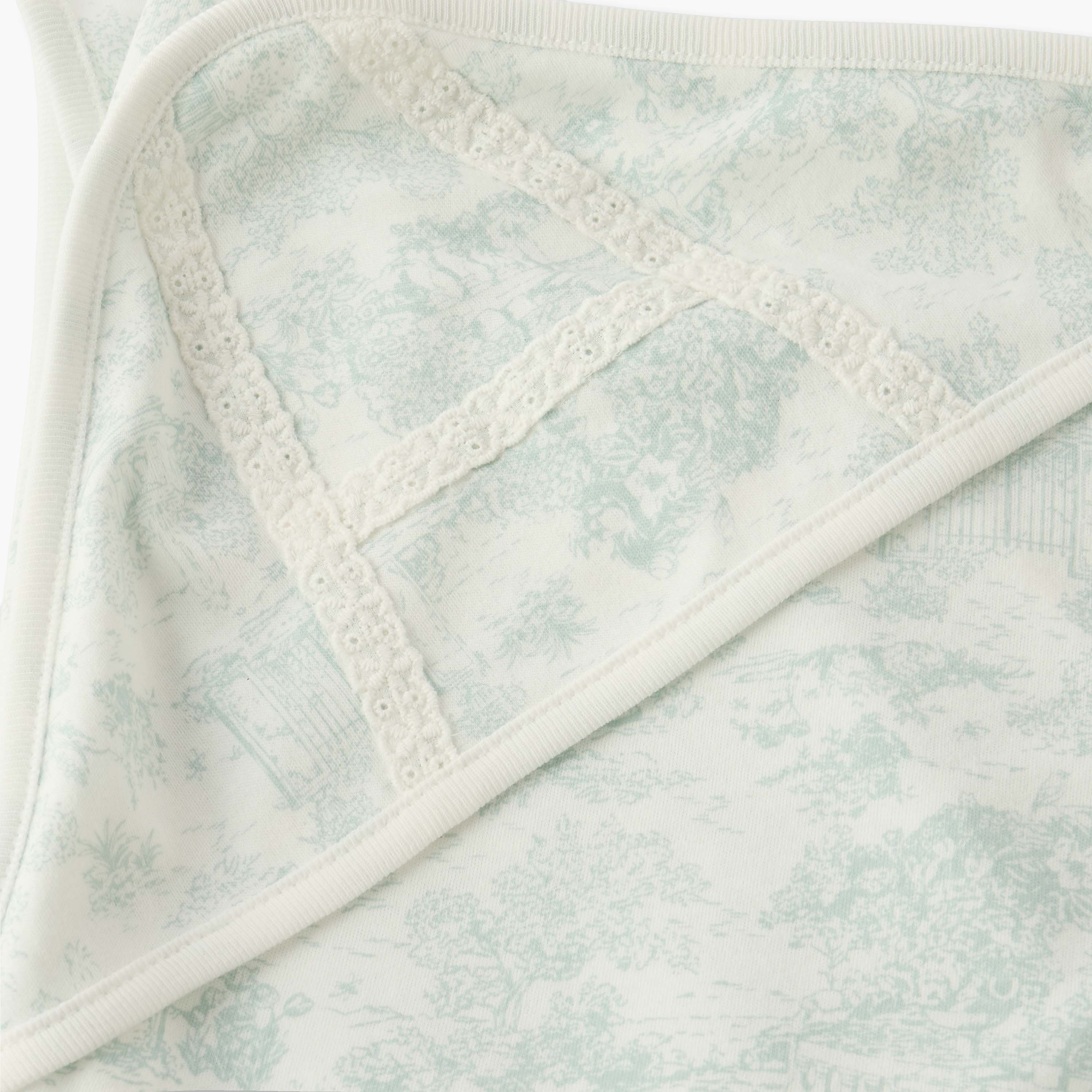 بطانية مواليد بدانتيل من جيجلز-baby-nursery-blanketsandswaddles-receivingblankets-image-2