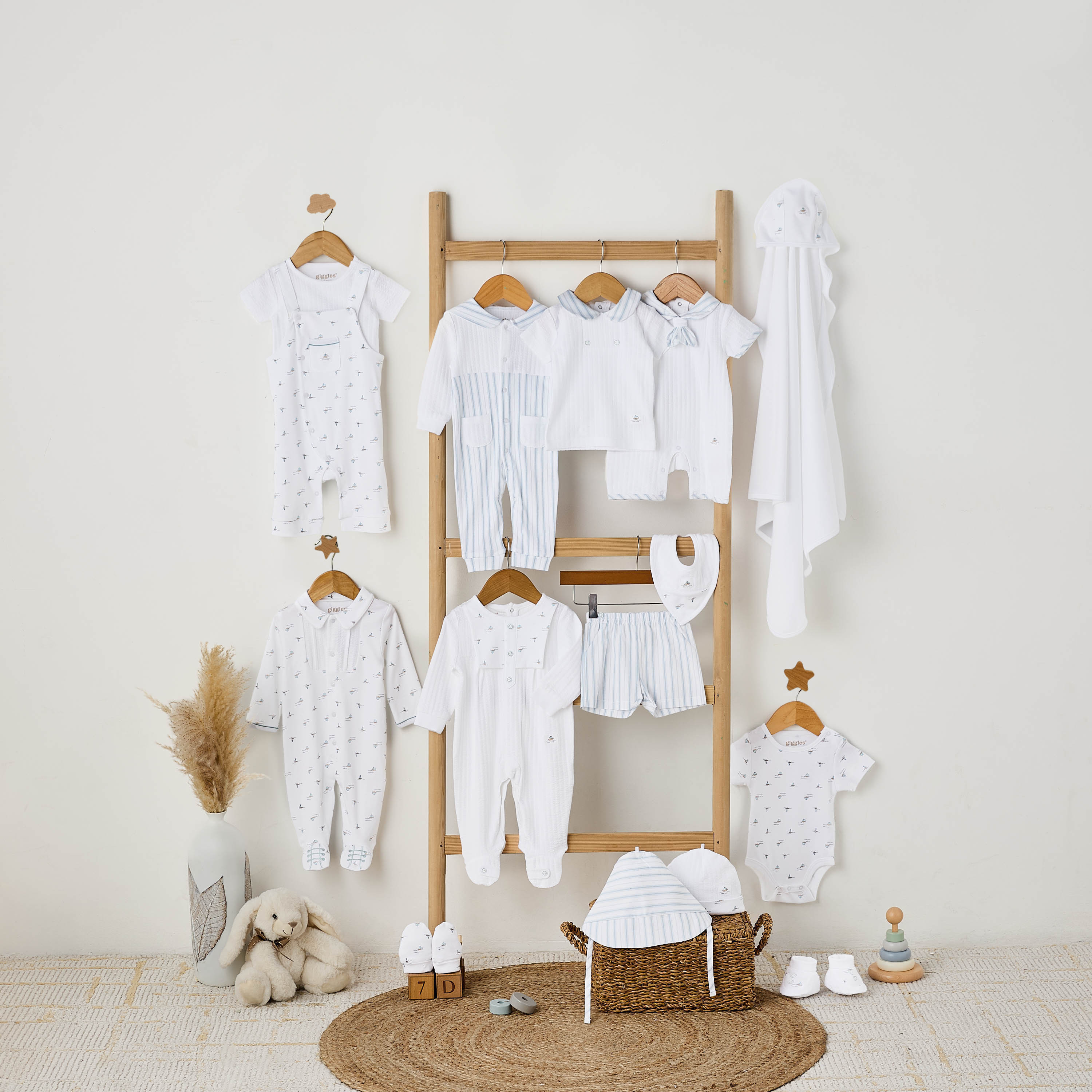 مريلة أطفال بطبعة قوارب من جيجلز-baby-feeding-bibs-image-5