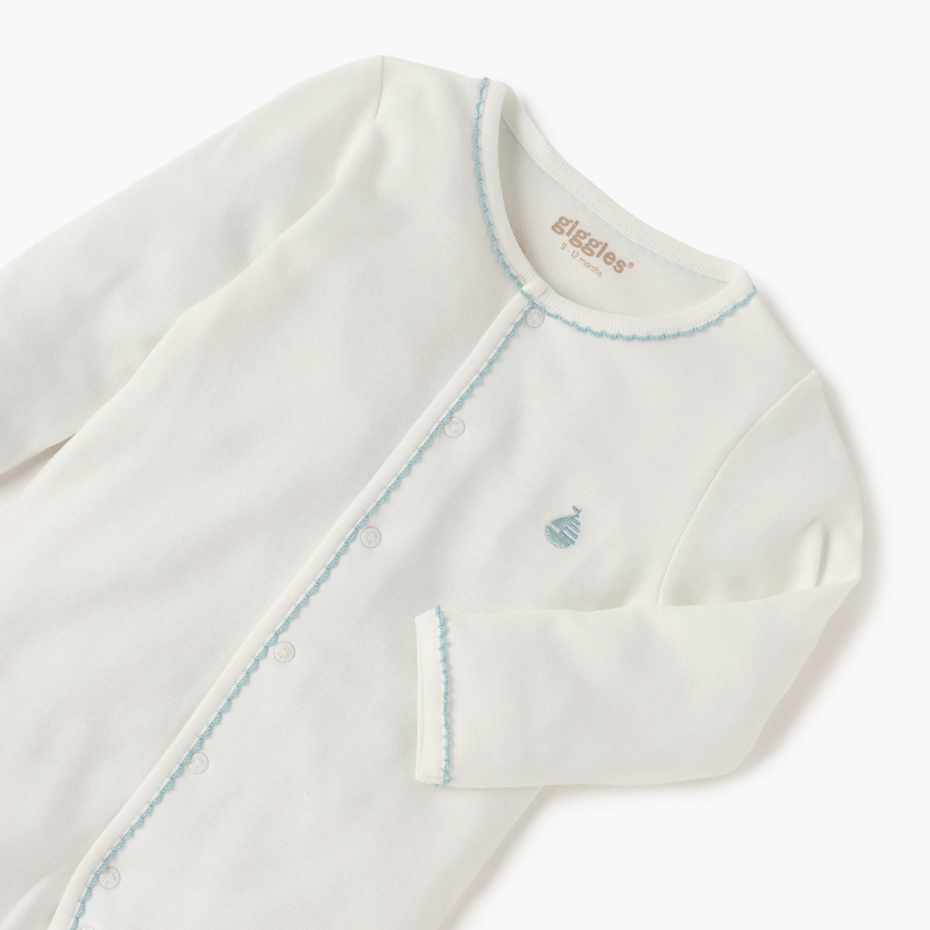 بدلة نوم مغلقة القدمين مطرّزة بأزرار إغلاق من جيجلز-baby-boys-clothing-nightwear-sleepsuits-image-3