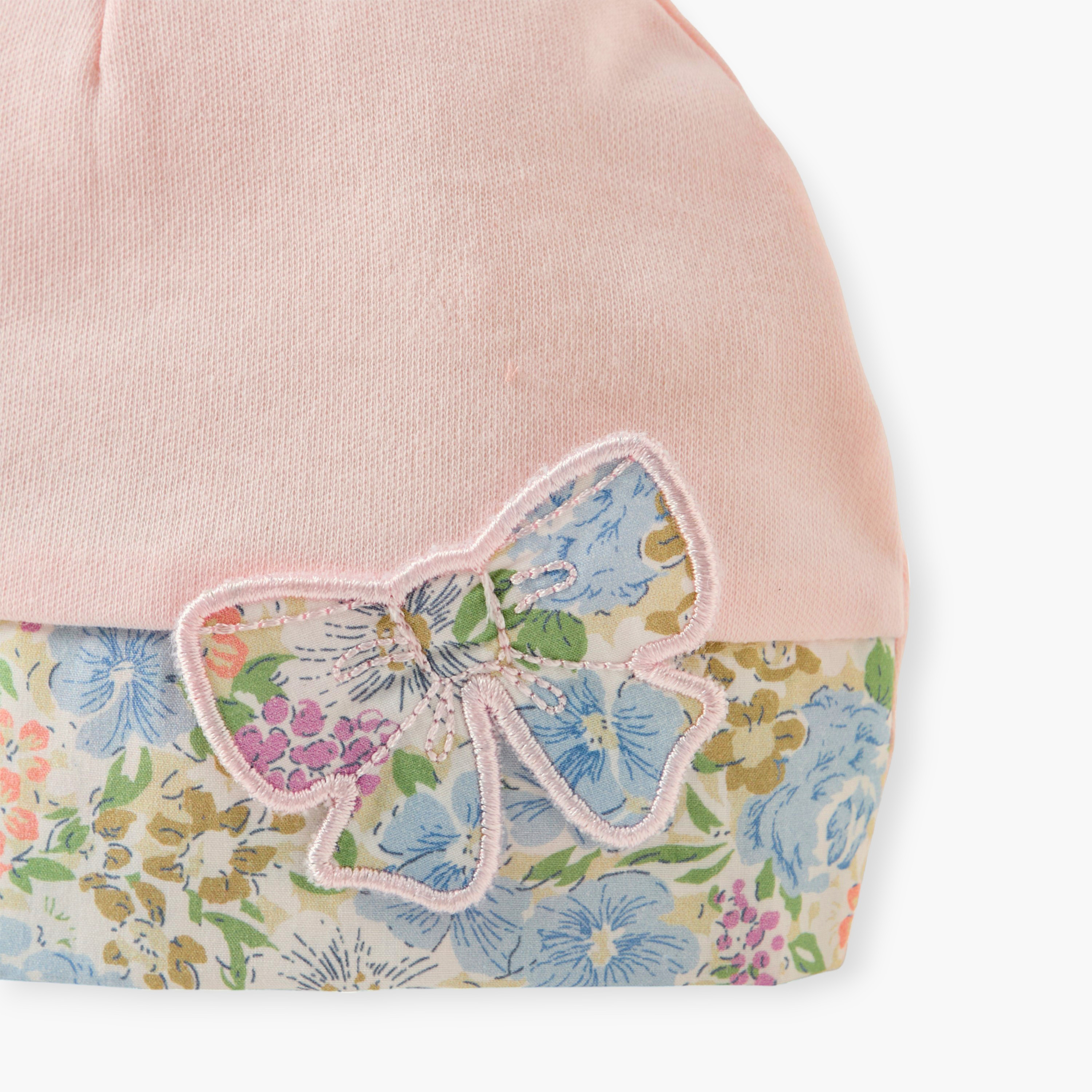 كاب بطبعات أزهار مع لمسة فيونكة من جيجلز-baby-girls-accessories-caps-image-4