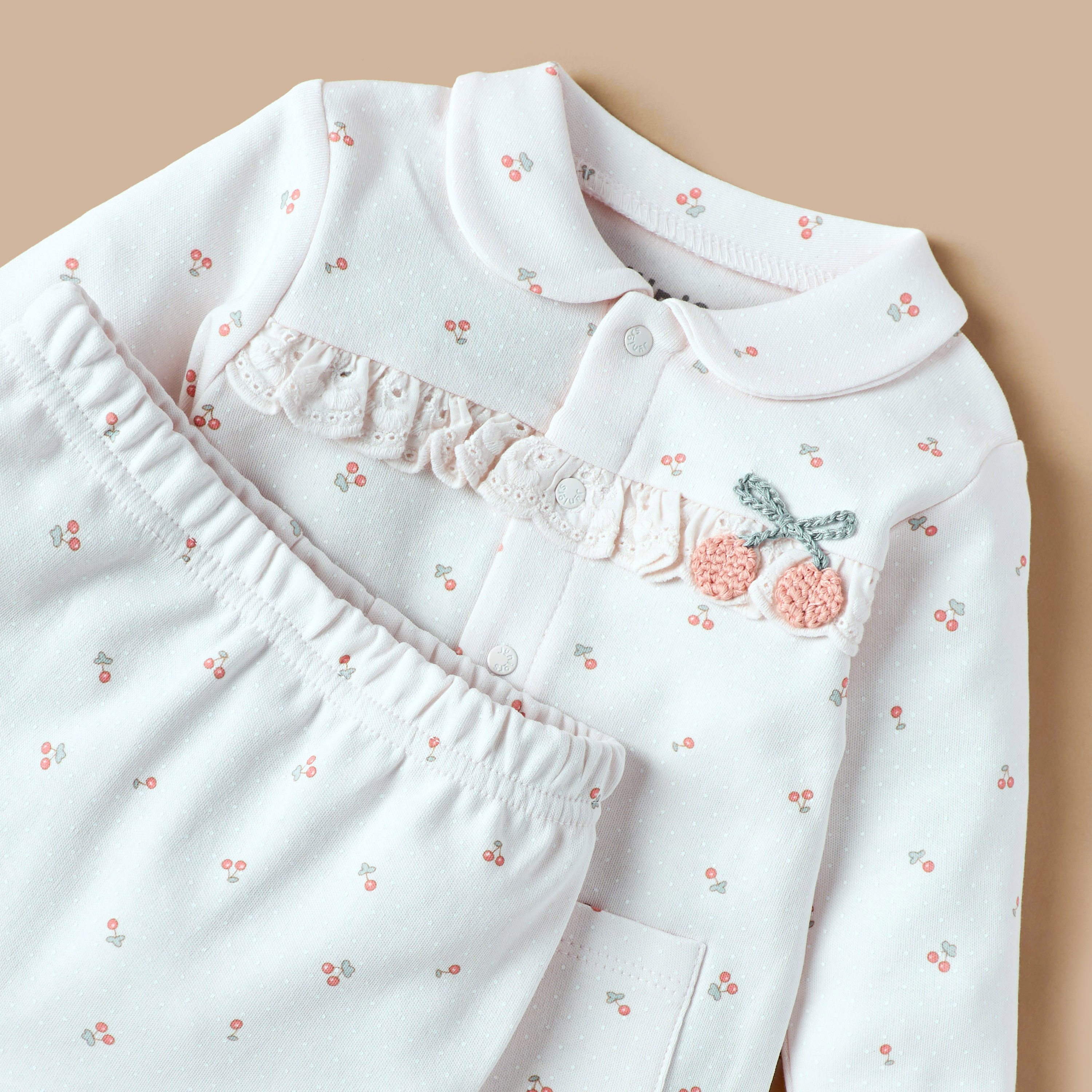 طقم بنطلون بيجاما وتيشيرت بطبعات كرز من جونيورز-baby-girls-clothing-nightwear-pyjamasets-image-4