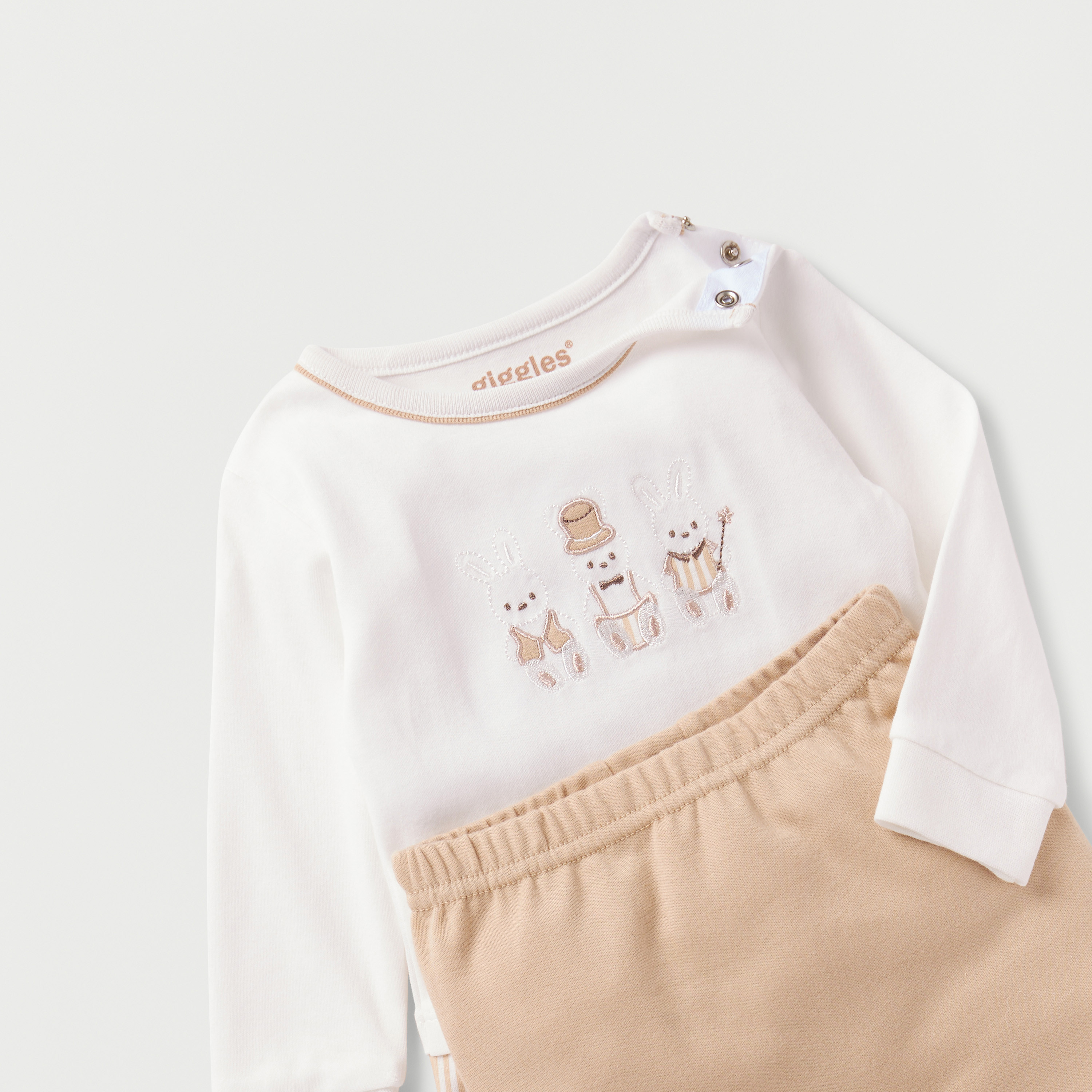 طقم بنطلون بيجاما وتيشيرت مطرّز من جيجلز-baby-boys-clothing-nightwear-pyjamasets-image-4