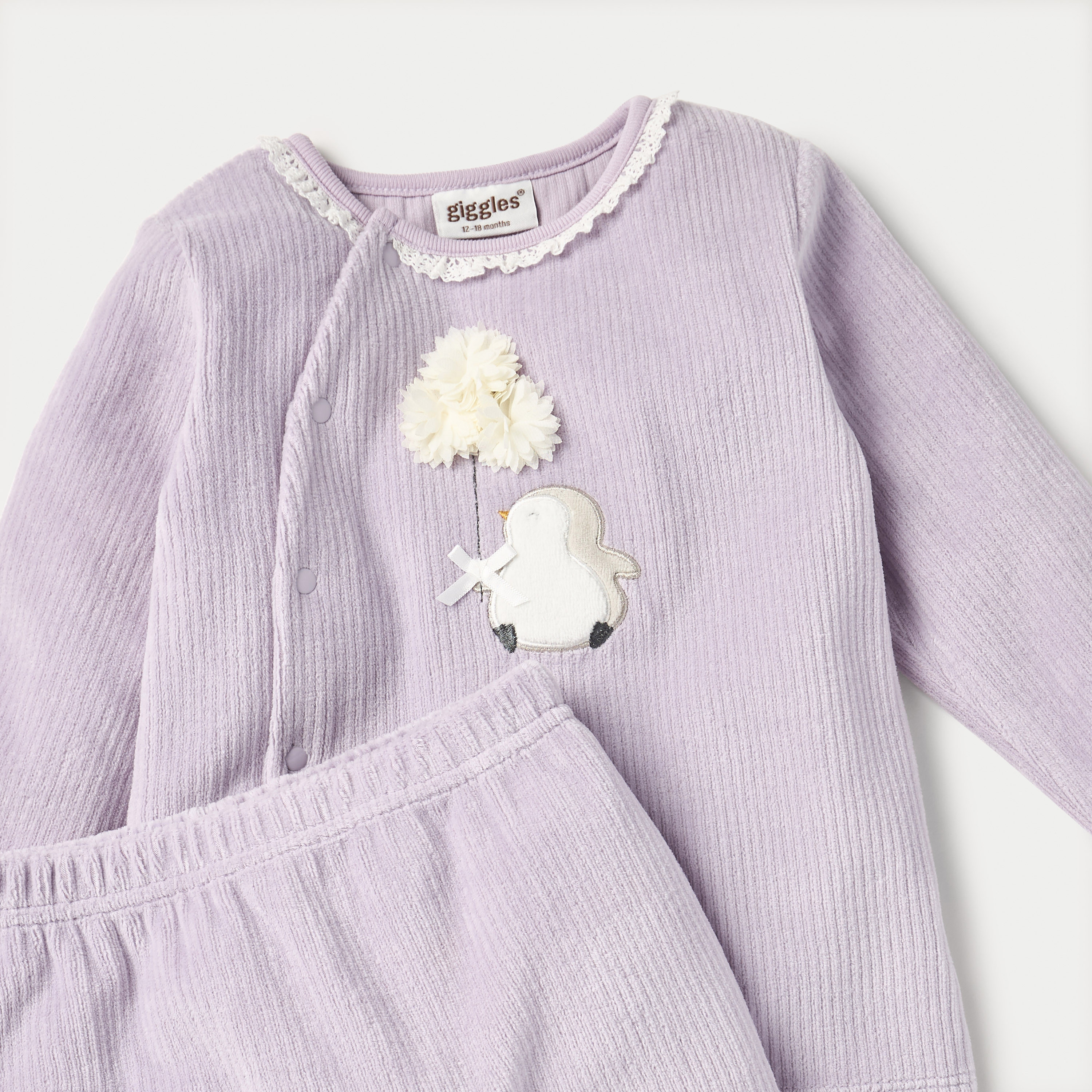 طقم قميص بأكمام طويلة وزخارف بطريق وبنطلون بيجاما قطيفة من جيجلز-baby-girls-clothing-nightwear-pyjamasets-image-4