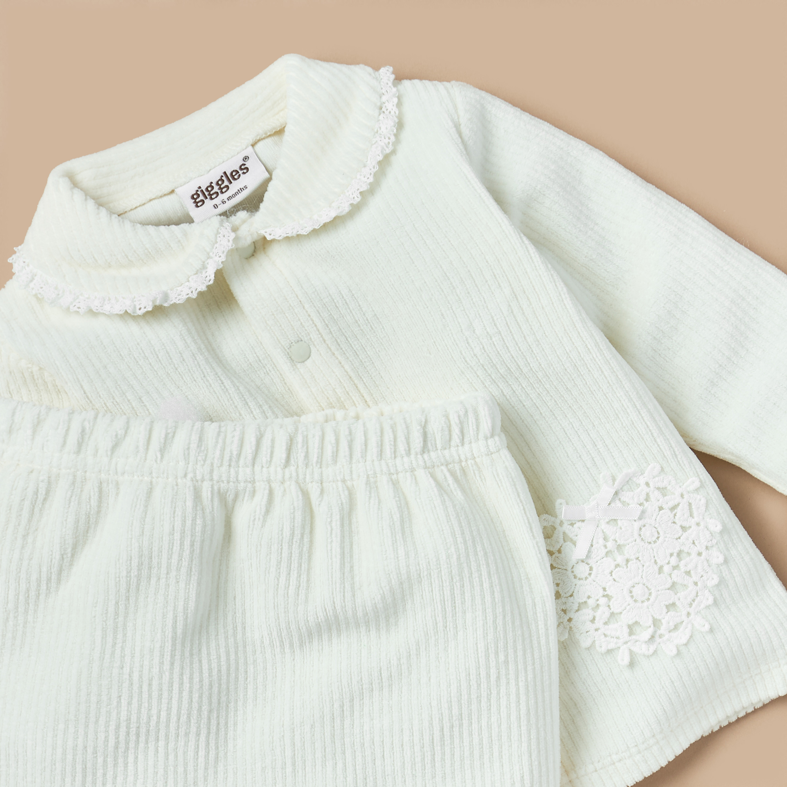 طقم قميص بأكمام طويلة وتطريزات وبنطلون بيجاما قطيفة من جيجلز-baby-girls-clothing-nightwear-pyjamasets-image-4