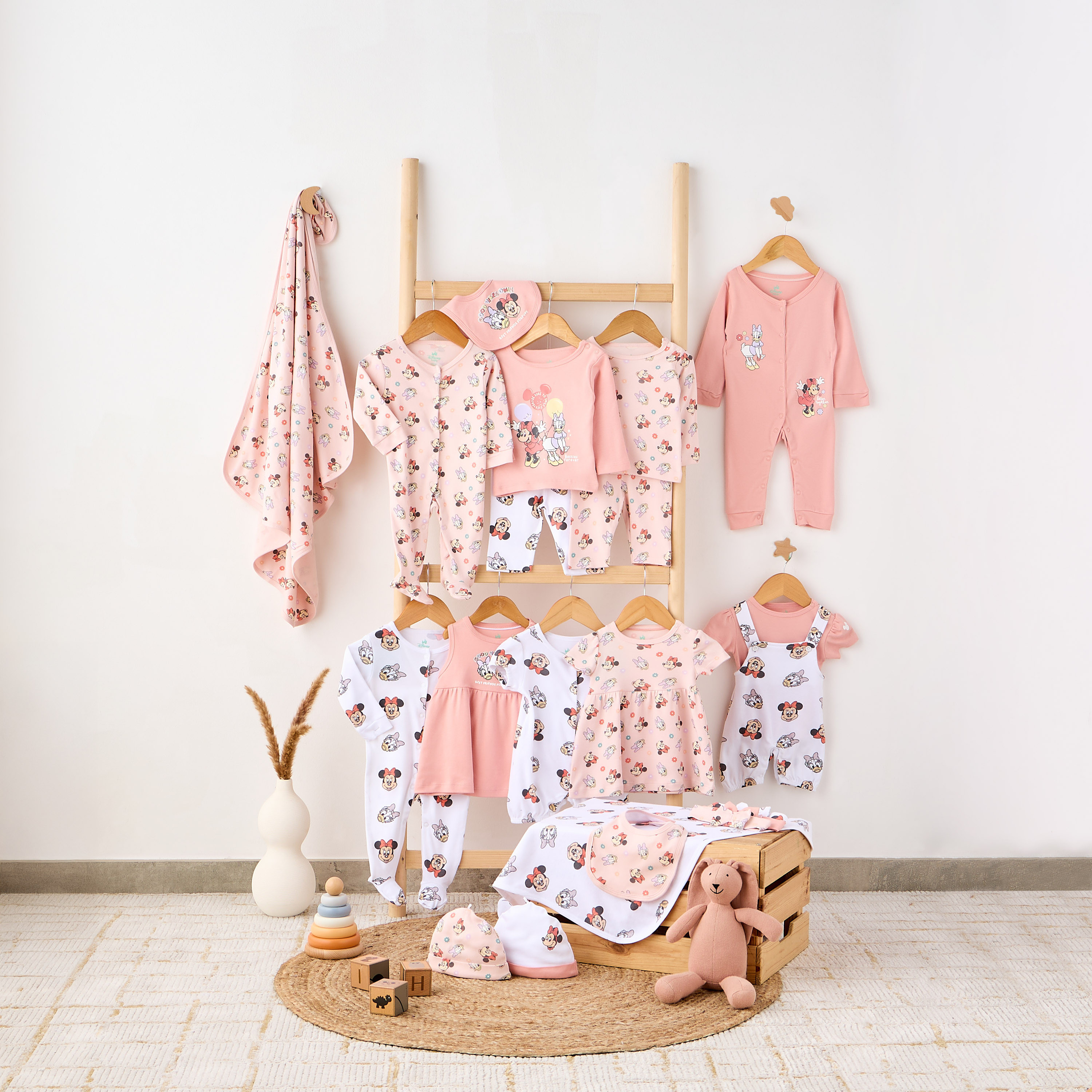 طقم تيشيرت ودنغري بطبعات من ديزني-baby-girls-clothing-nightwear-sleepsuits-image-6