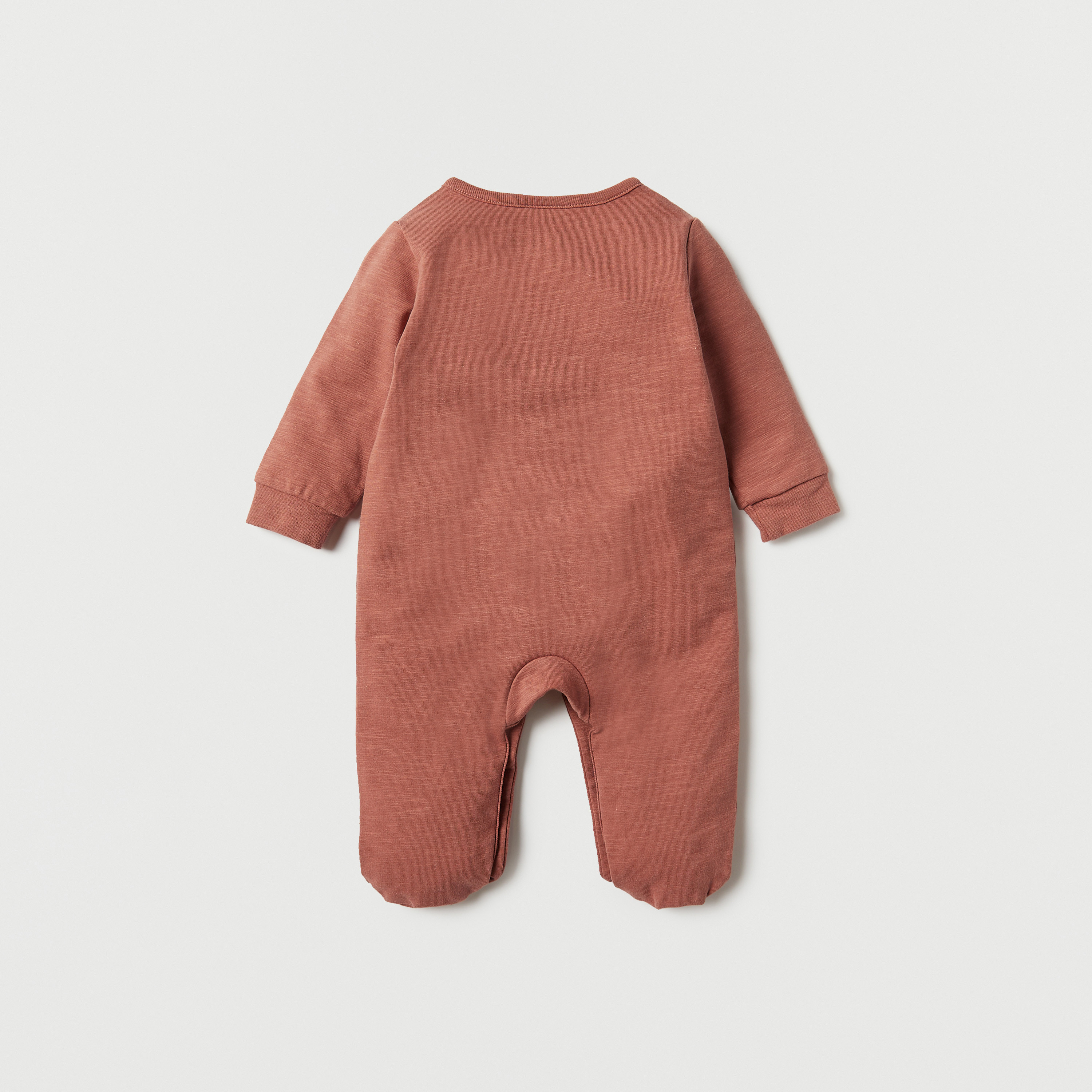 بدلة نوم بأكمام طويلة وأزرار إغلاق كبّاسة وزخارف وجه دب من جونيورز-baby-boys-clothing-nightwear-sleepsuits-image-2