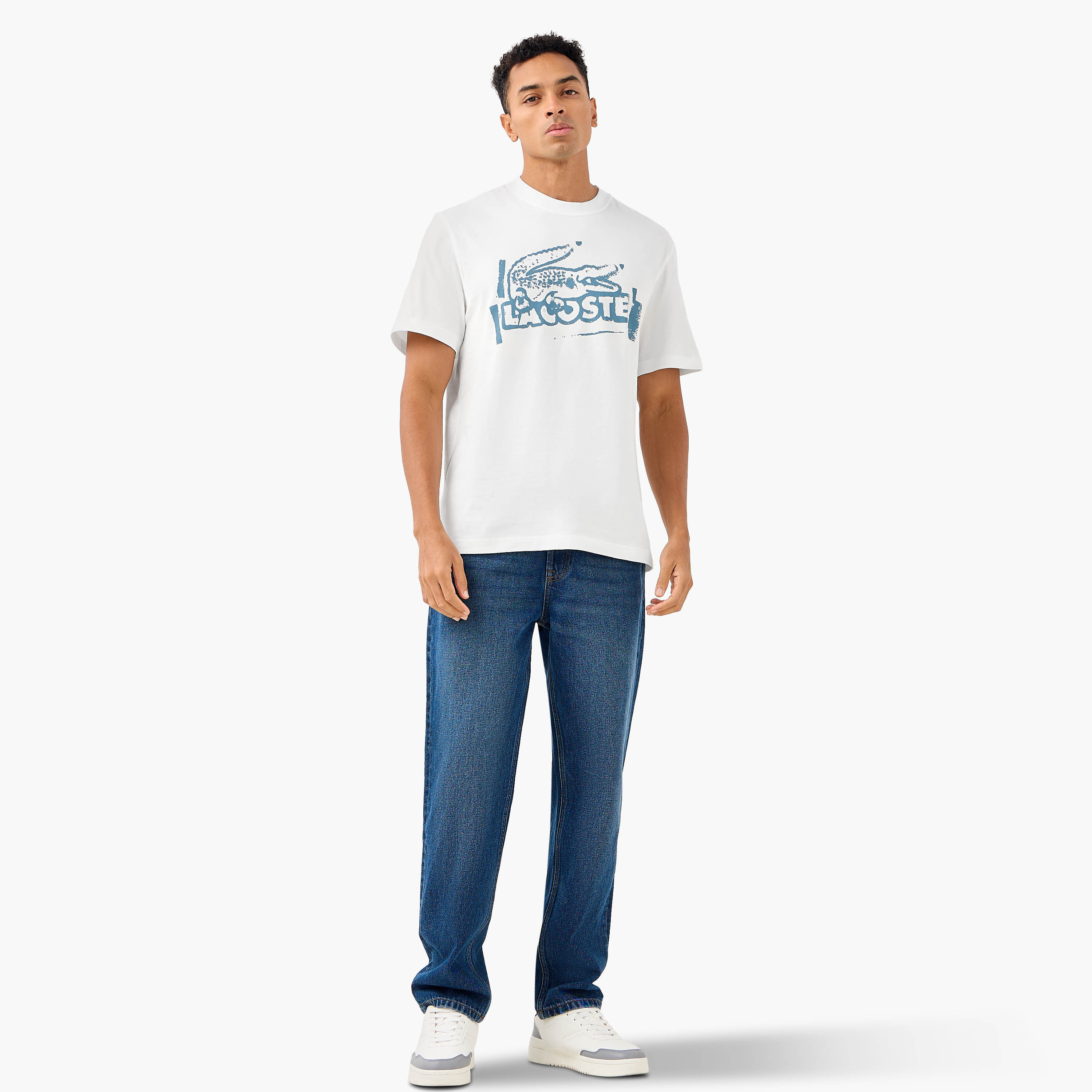 تيشيرت بياقة ضيقة وأكمام قصيرة وطبعات شعار من لاكوست-men-clothing-tshirtsandpolos-tshirts-image-2