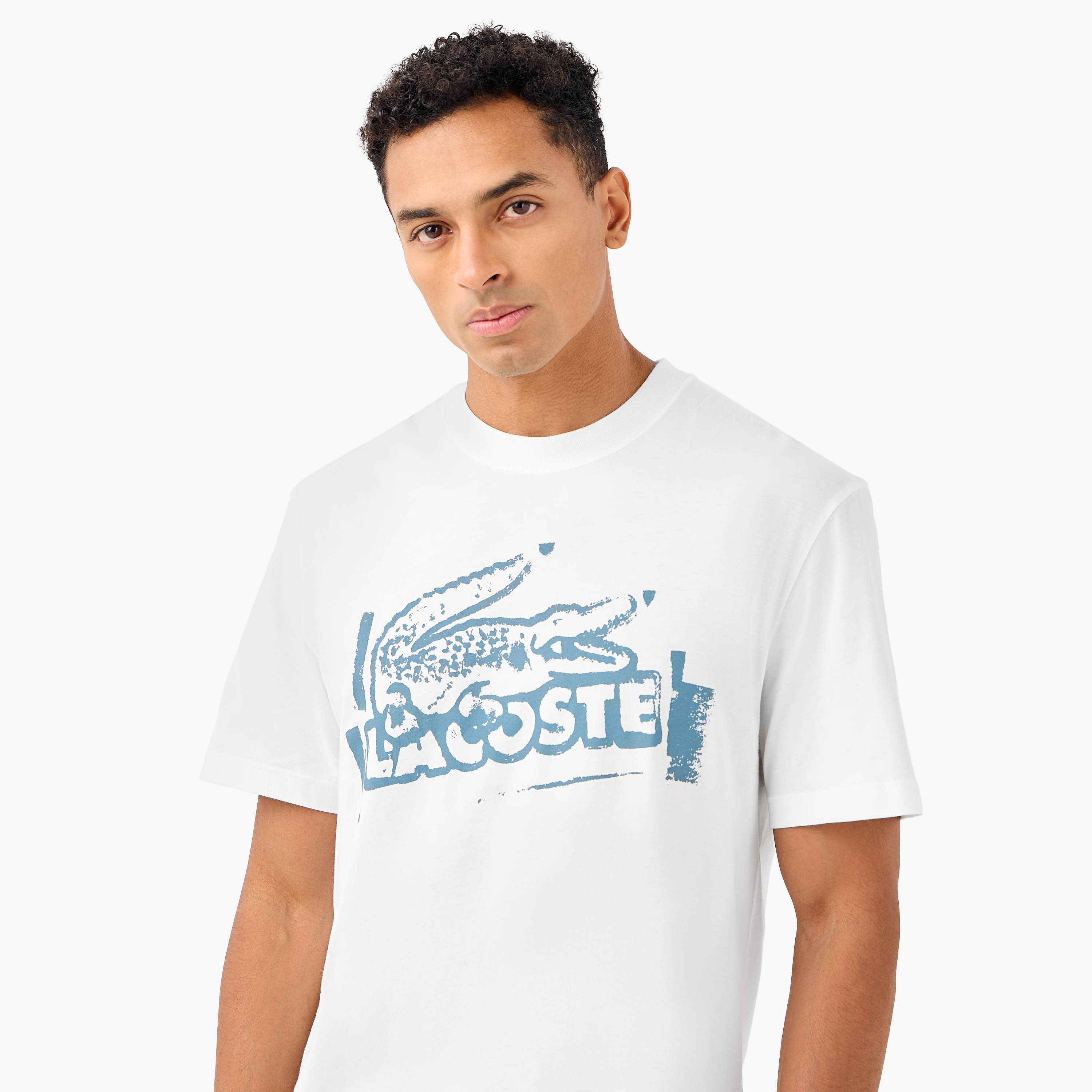 تيشيرت بياقة ضيقة وأكمام قصيرة وطبعات شعار من لاكوست-men-clothing-tshirtsandpolos-tshirts-image-4
