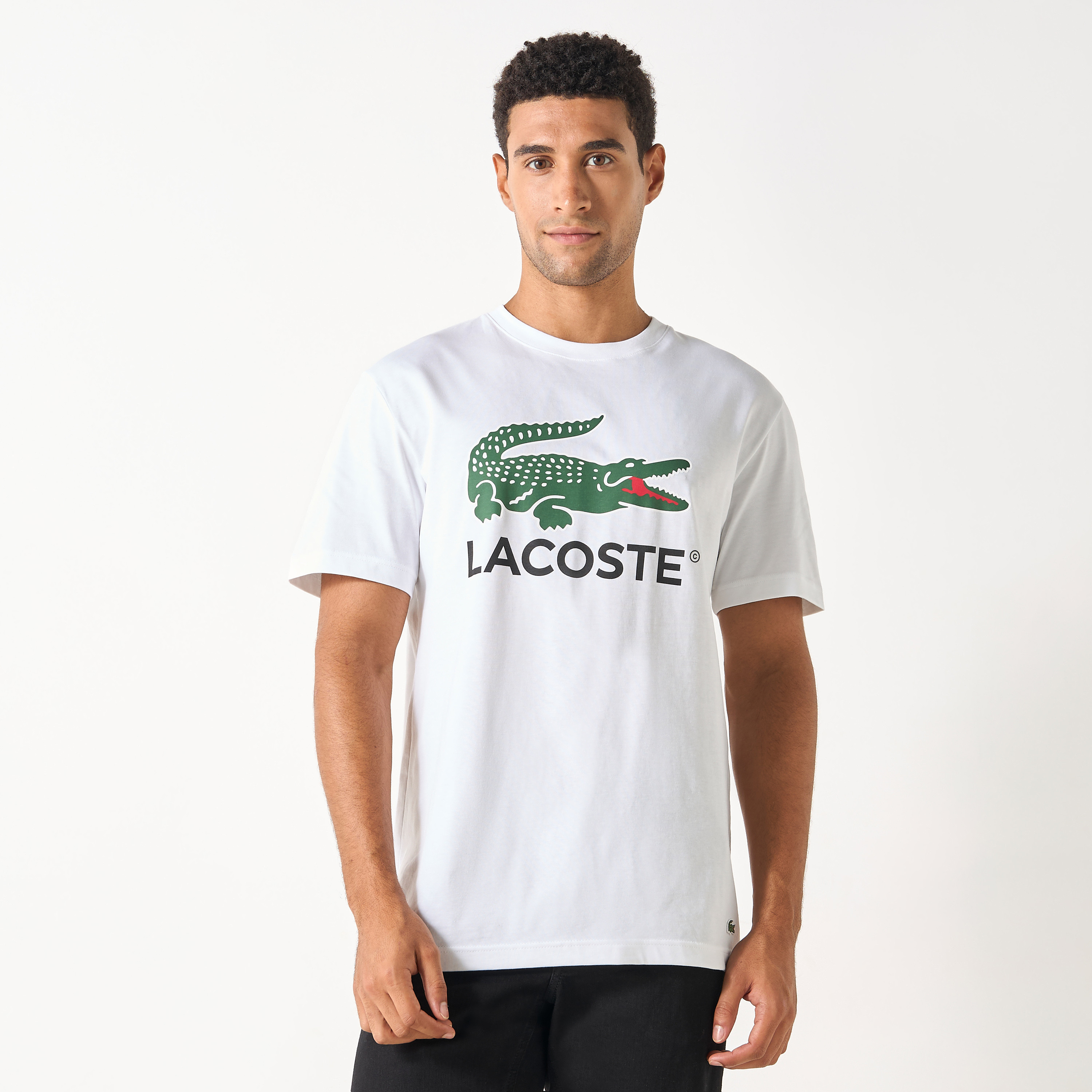 تيشرت بياقة مستديرة وأكمام قصيرة وطبعات من لاكوست-men-clothing-tshirtsandpolos-tshirts-image-1