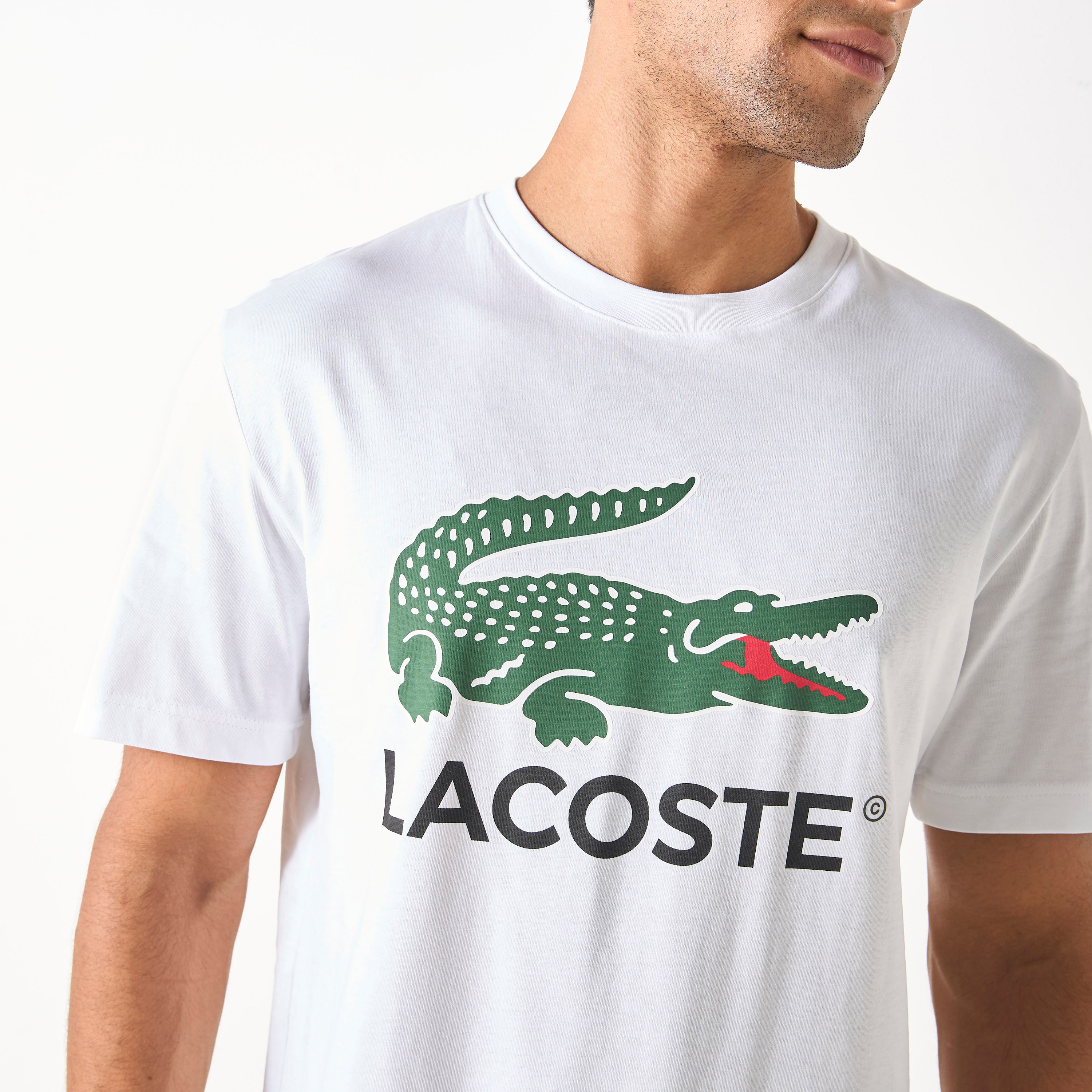 تيشرت بياقة مستديرة وأكمام قصيرة وطبعات من لاكوست-men-clothing-tshirtsandpolos-tshirts-image-3