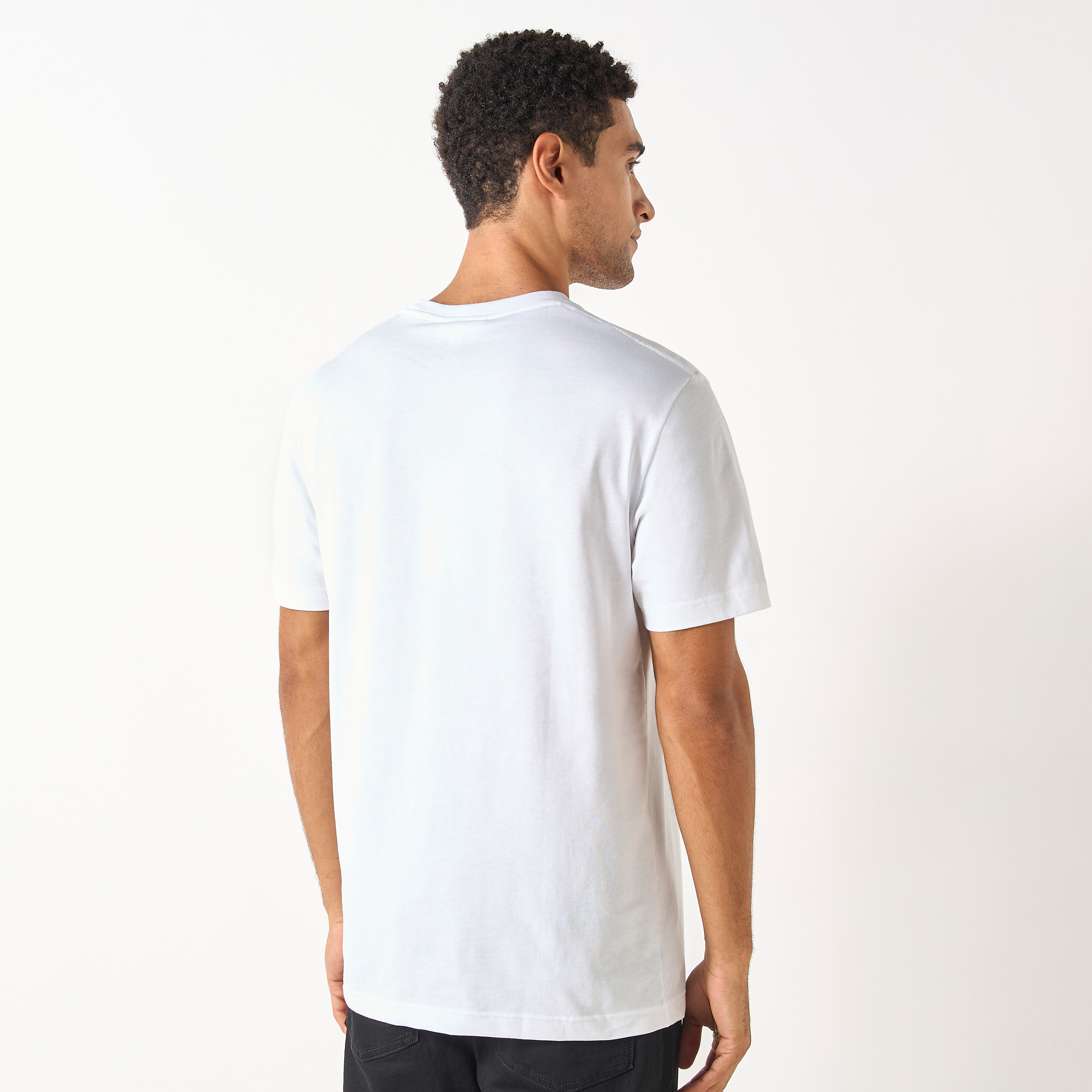 تيشرت بياقة مستديرة وأكمام قصيرة وطبعات من لاكوست-men-clothing-tshirtsandpolos-tshirts-image-5