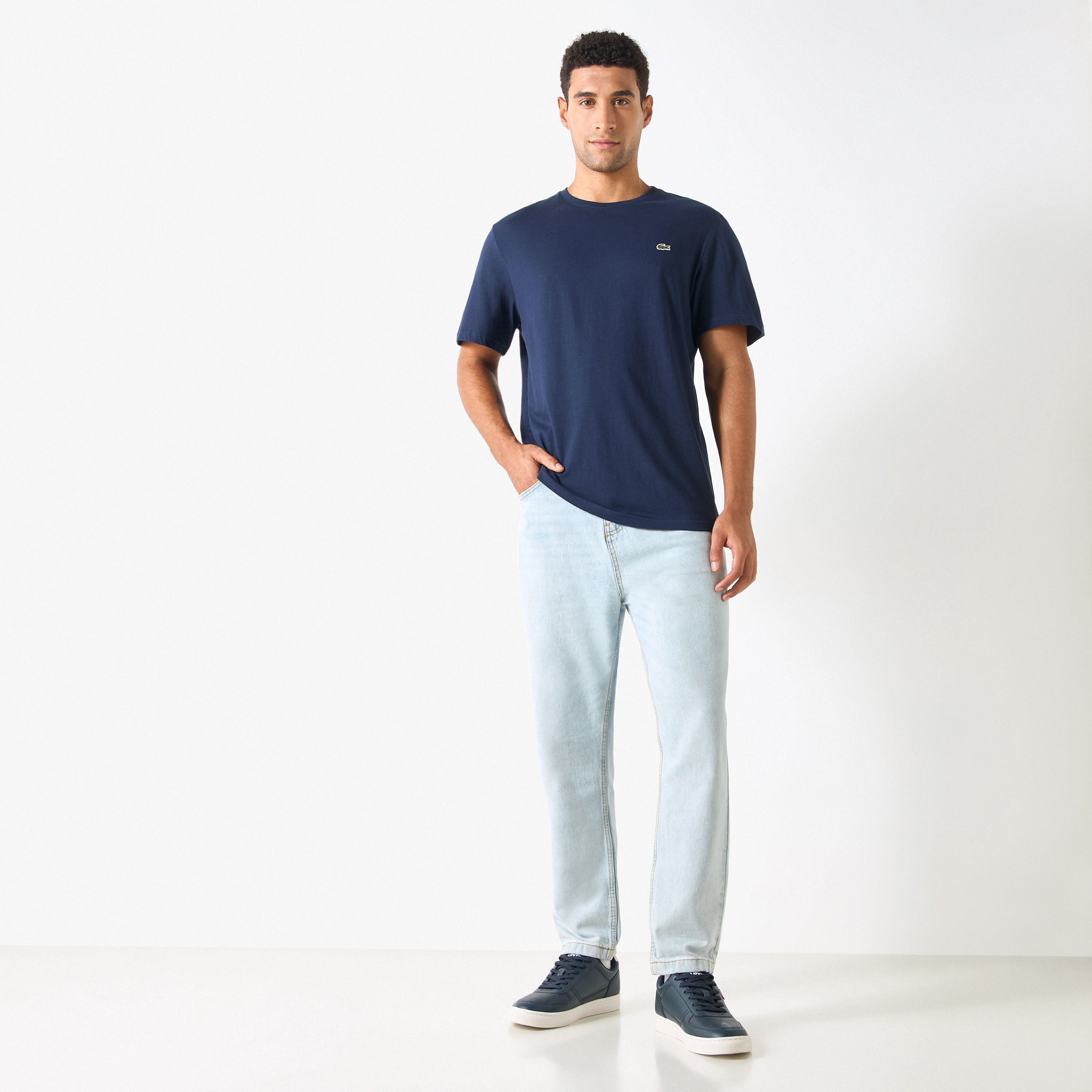 تيشيرت سادة بياقة ضيقة وأكمام قصيرة من لاكوست-men-clothing-tshirtsandpolos-tshirts-image-2