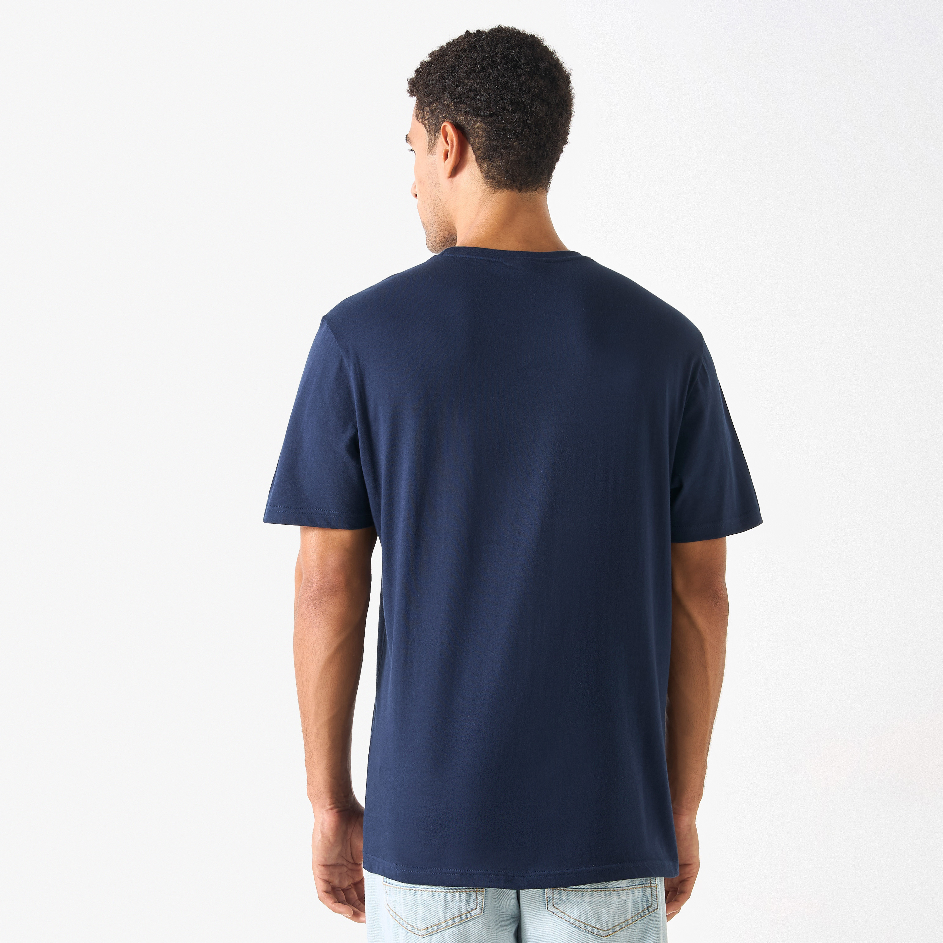تيشيرت سادة بياقة ضيقة وأكمام قصيرة من لاكوست-men-clothing-tshirtsandpolos-tshirts-image-5