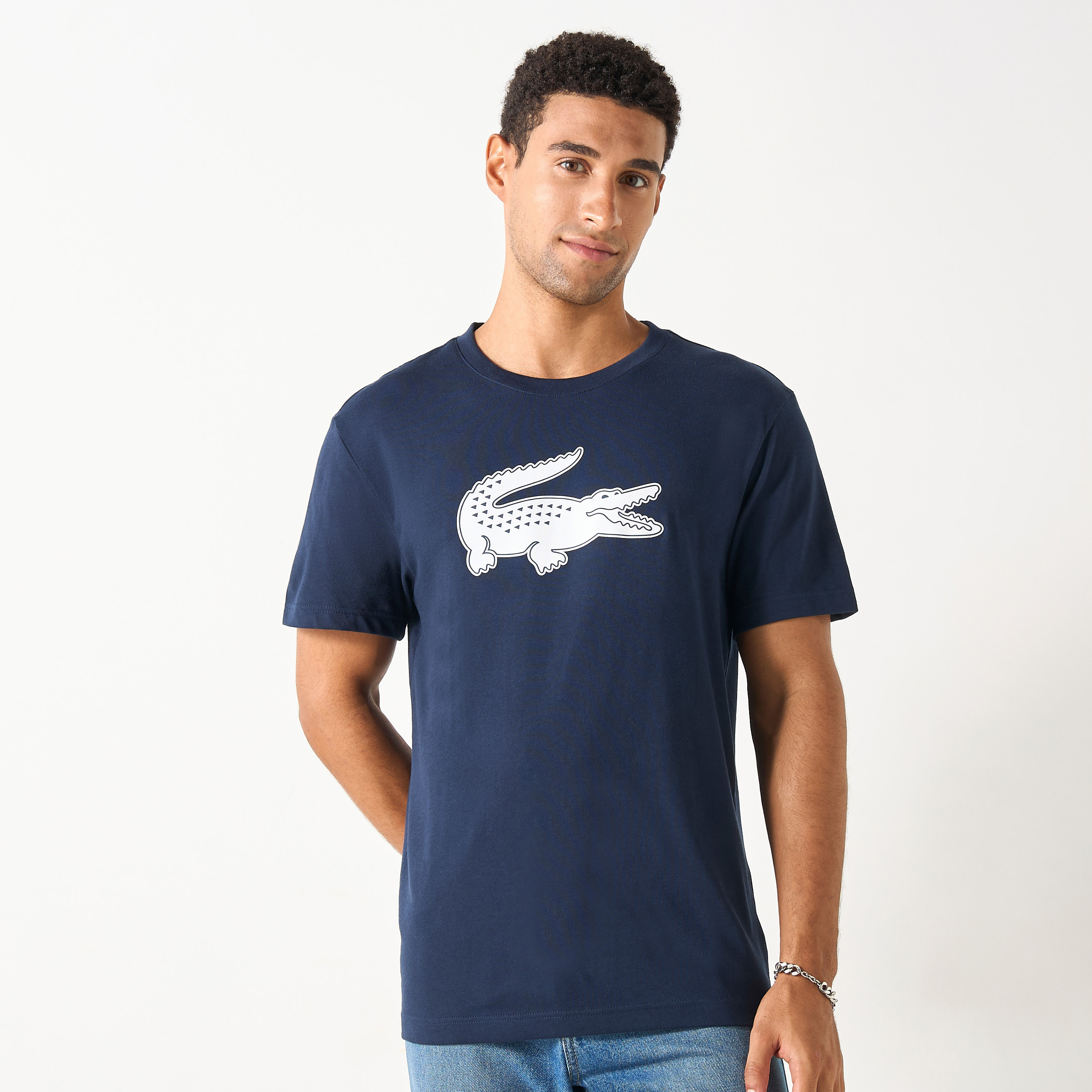 تيشيرت سادة بياقة ضيقة وأكمام قصيرة من لاكوست-men-clothing-tshirtsandpolos-tshirts-image-1