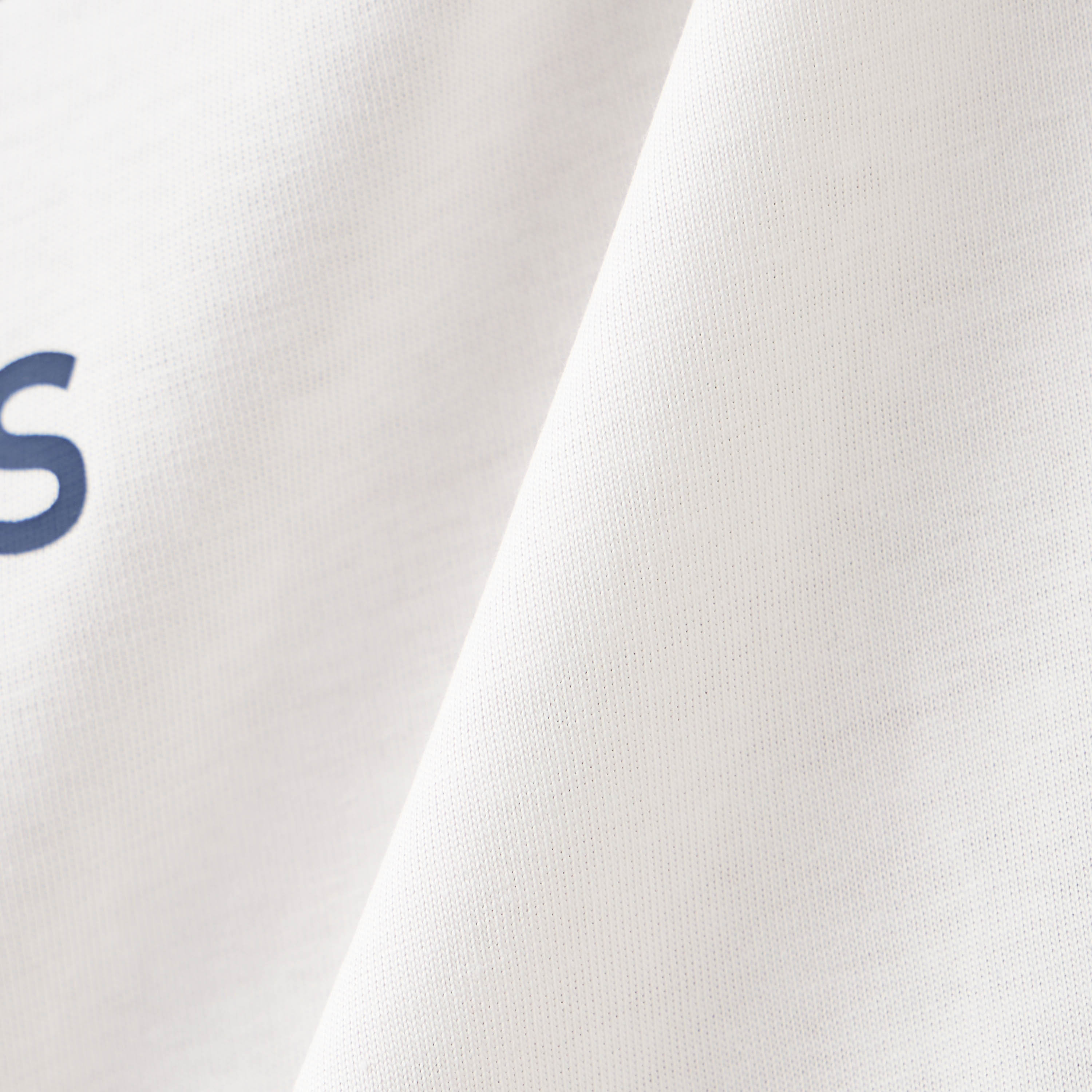 تيشيرت بياقة ضيقة وأكمام قصيرة وطبعات شعار من لاكوست-men-clothing-tshirtsandpolos-tshirts-image-5