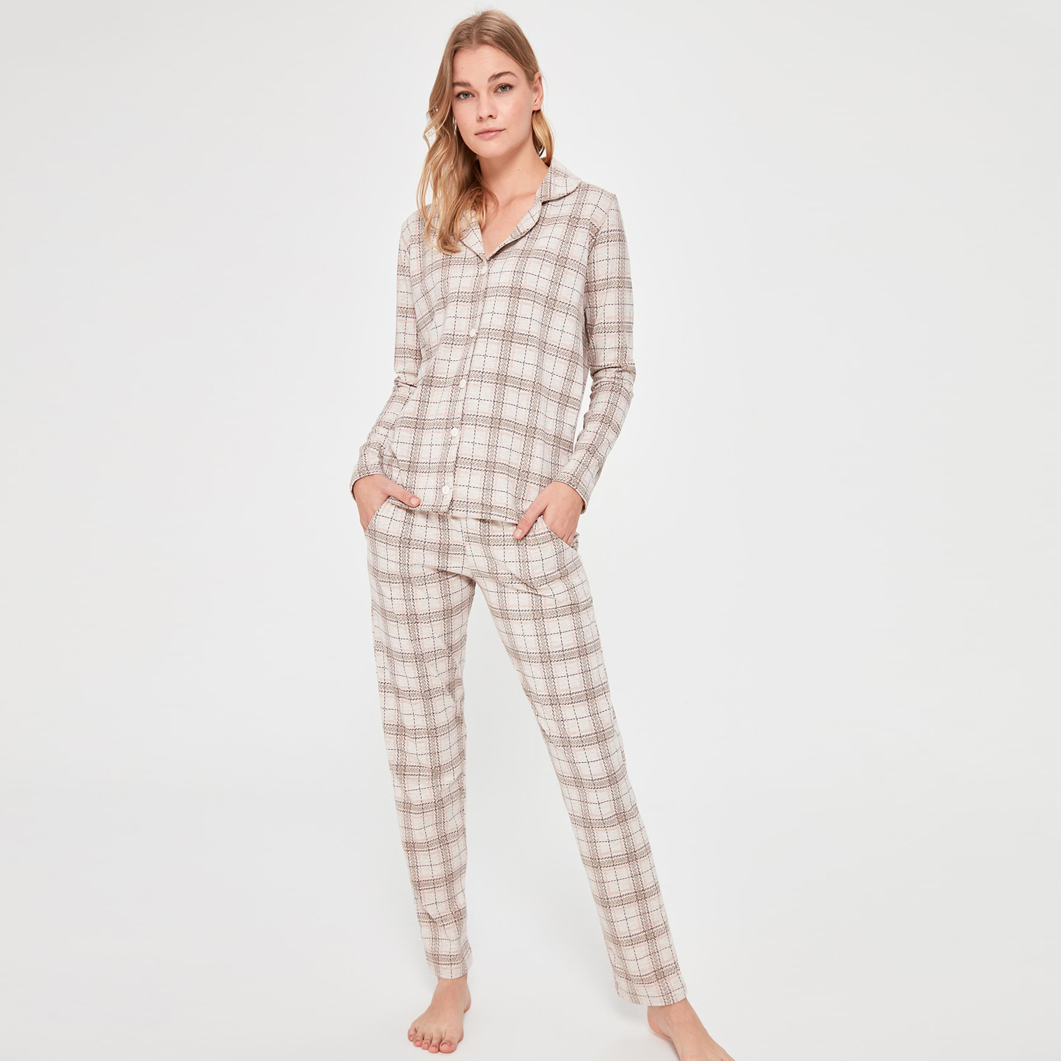 Trendyol Checked Pyjama Set-women-clothing-nightwear-pyjamas-longsets-image-1