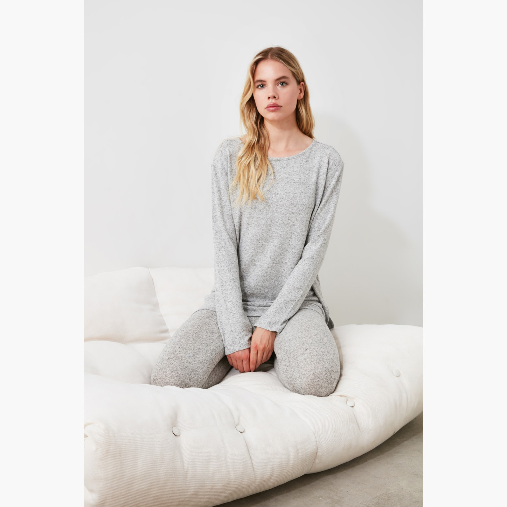 Trendyol Solid Round Neck T-shirt and Pyjama Set-women-clothing-nightwear-pyjamas-longsets-image-2