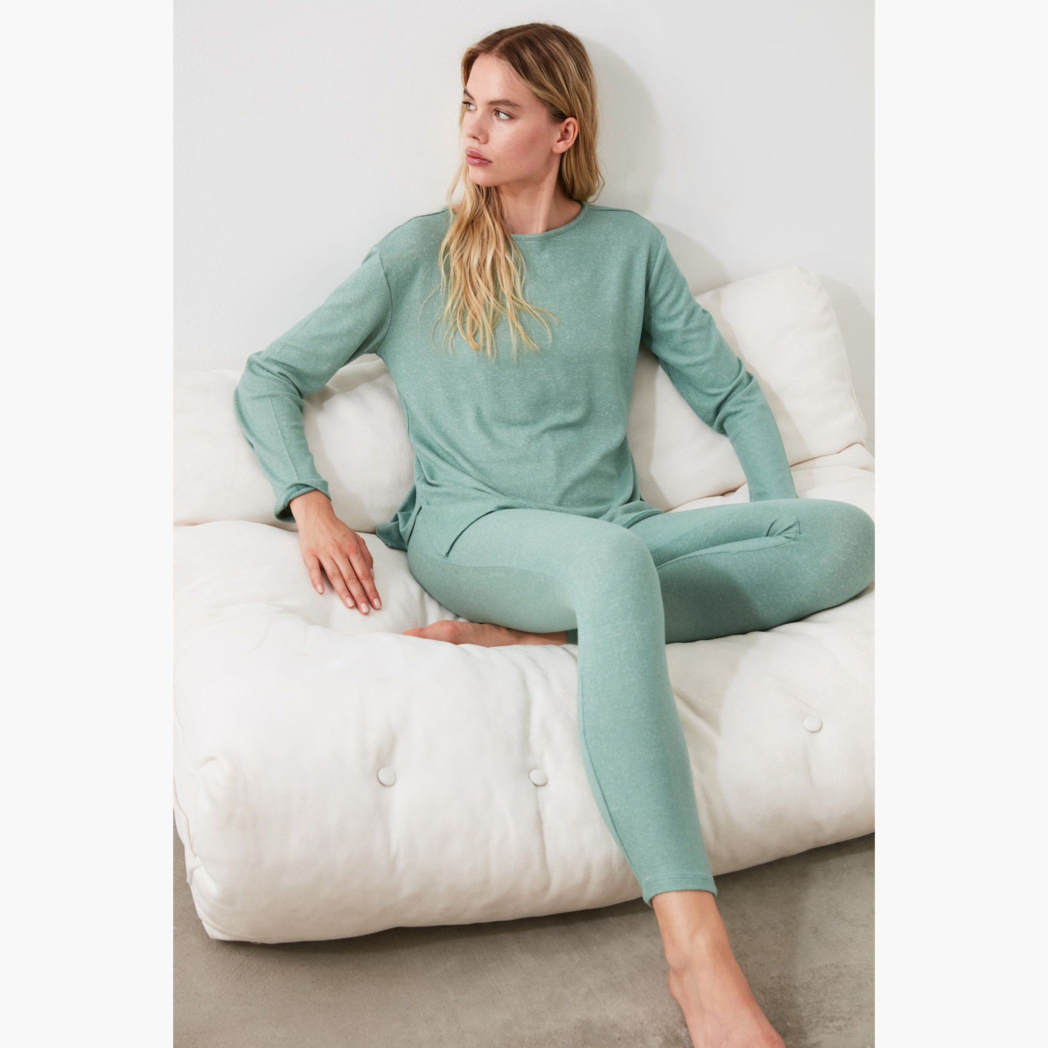 طقم بيجاما سادة بياقة ضيقة وأكمام طويلة من ترينديول-women-clothing-nightwear-pyjamas-longsets-image-3