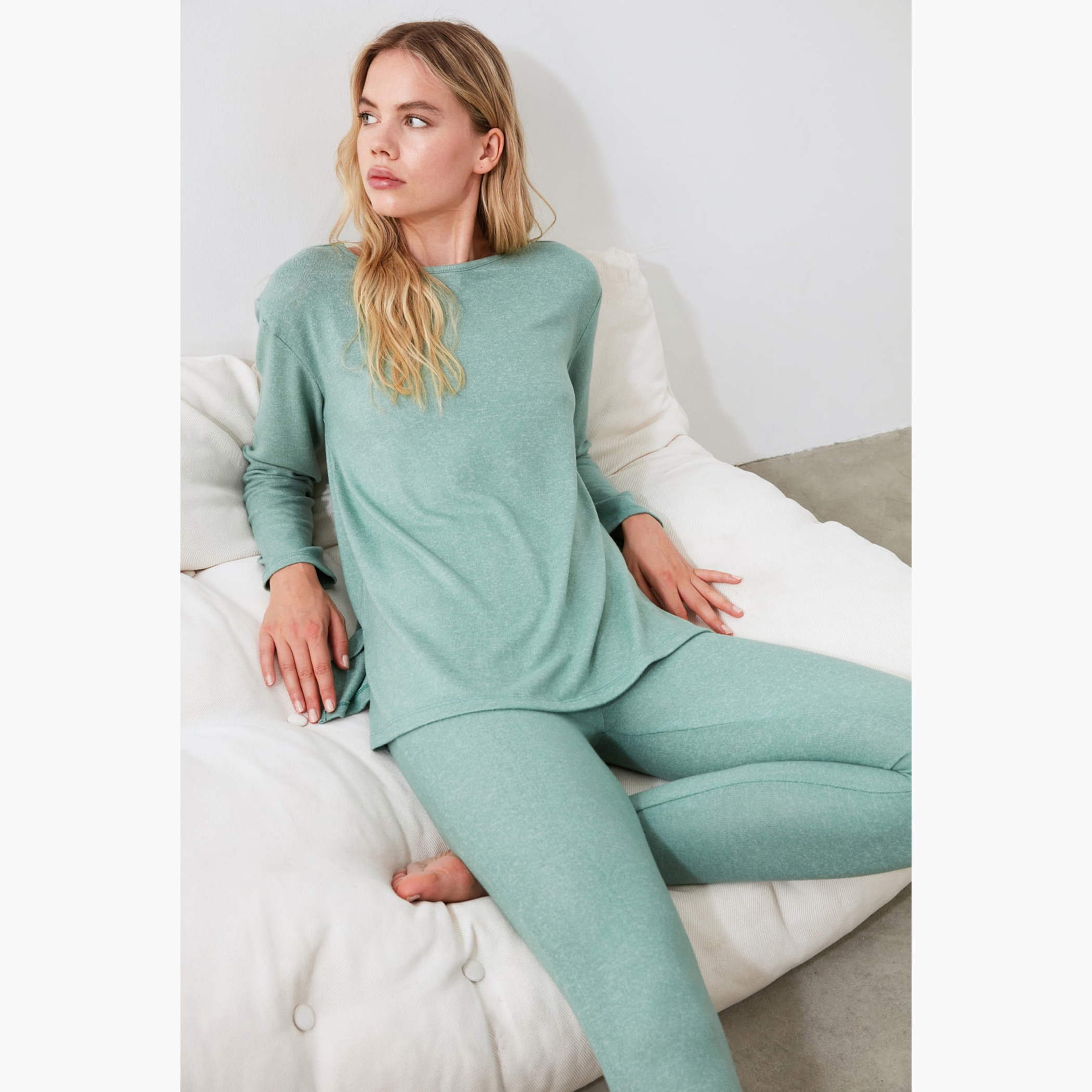 طقم بيجاما سادة بياقة ضيقة وأكمام طويلة من ترينديول-women-clothing-nightwear-pyjamas-longsets-image-1