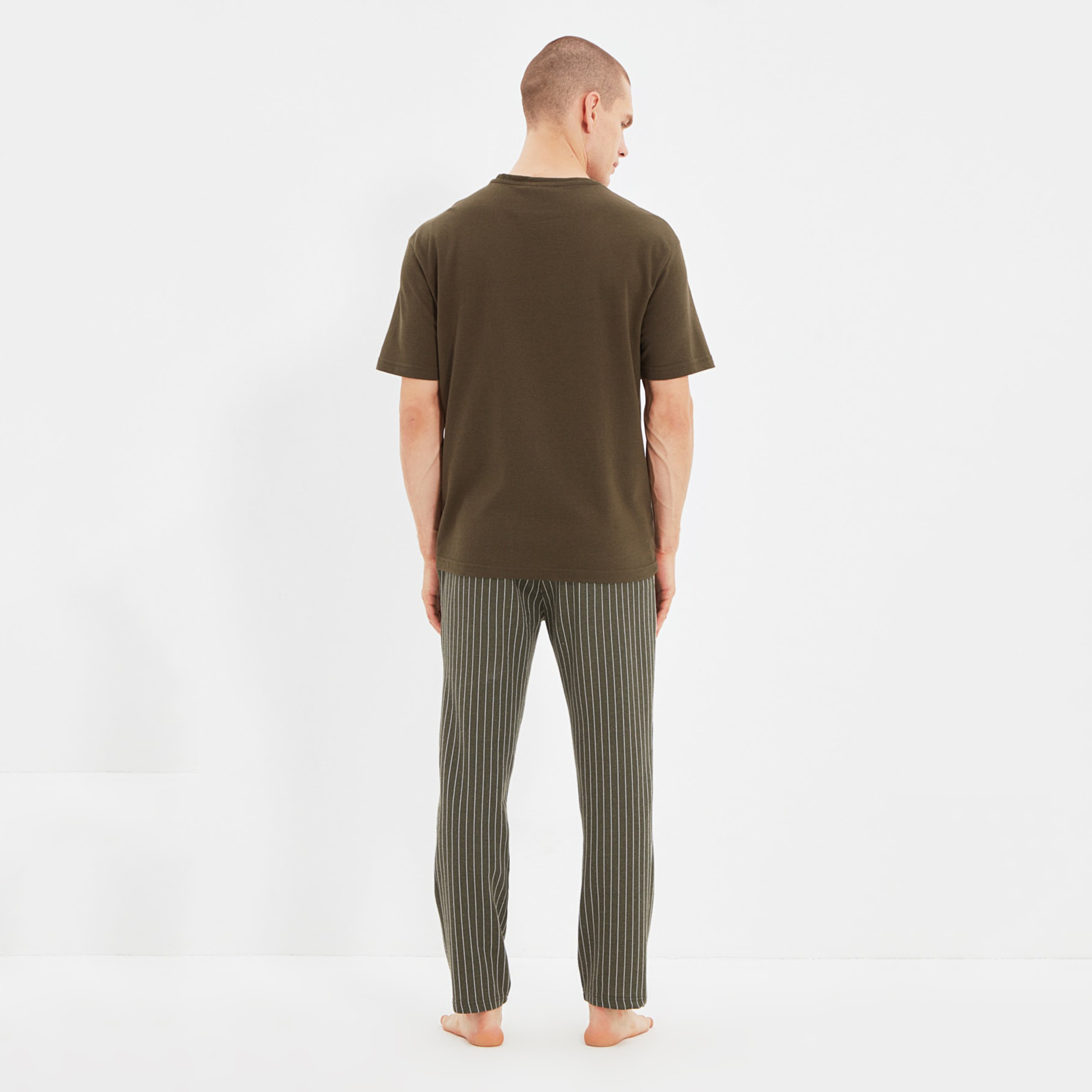 ترينديول أخضر لباس نوم-men-clothing-nightwear-sets-image-5