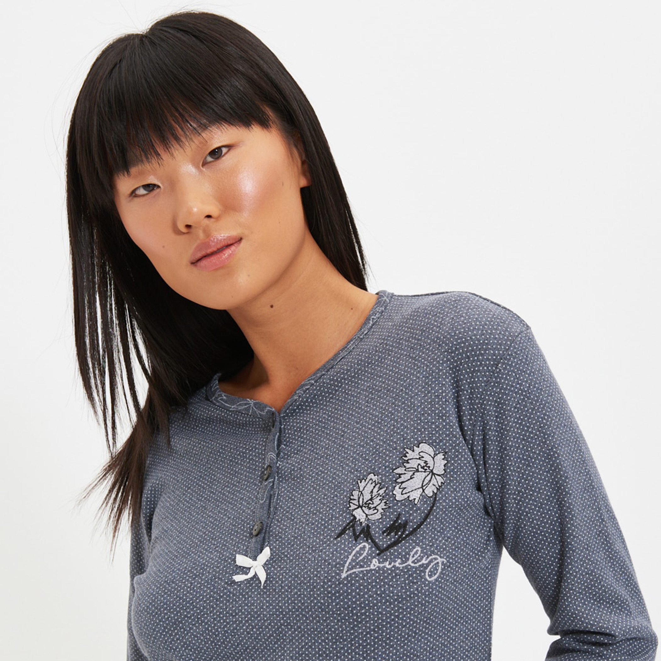 Trendyolmilla Women Embroidered V-Neck Top with Pyjama Set-women-clothing-nightwear-pyjamas-longsets-image-3