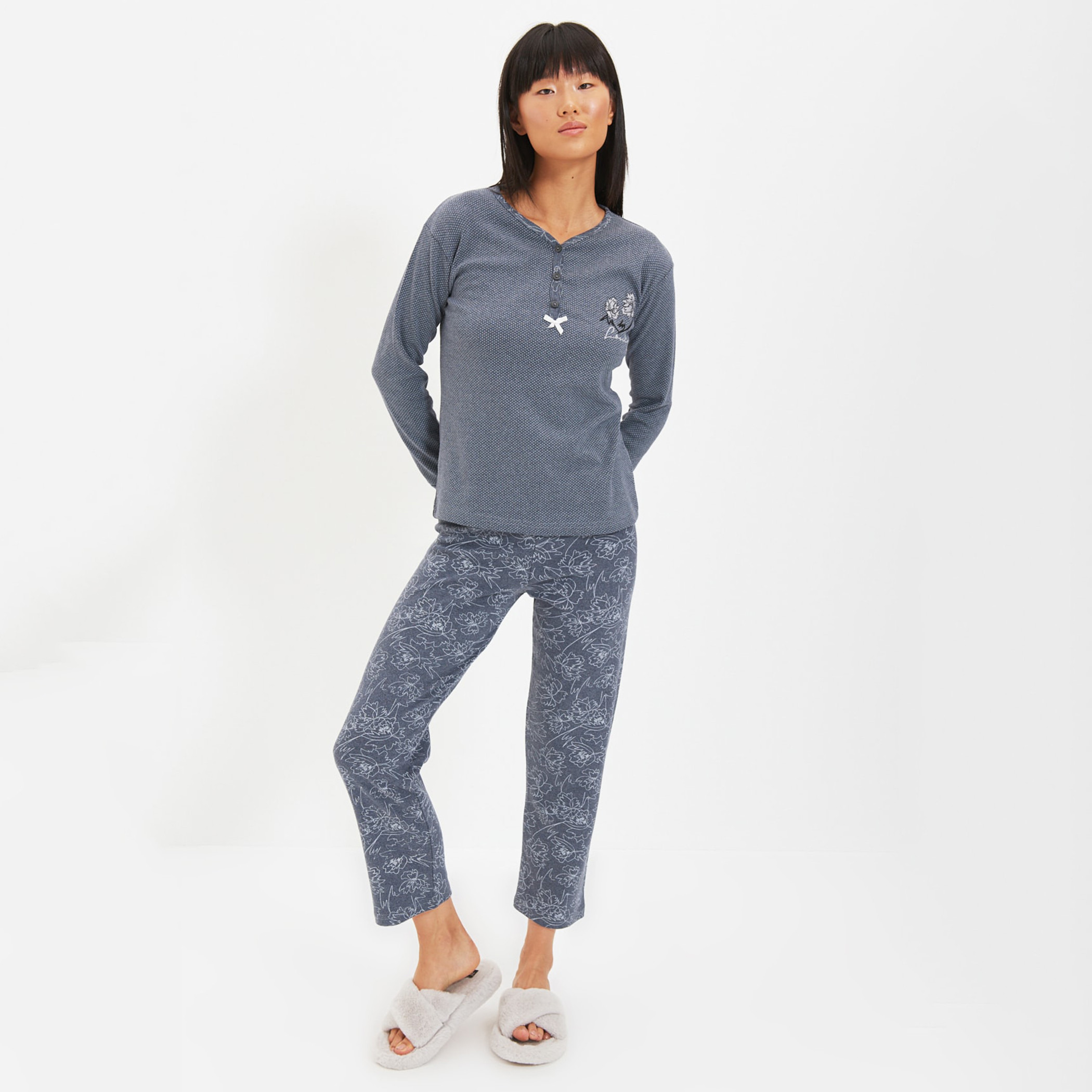 Trendyolmilla Women Embroidered V-Neck Top with Pyjama Set-women-clothing-nightwear-pyjamas-longsets-image-6