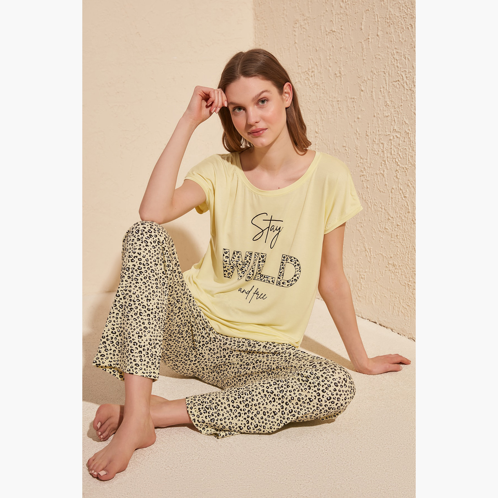 Trendyol Printed Pyjama Set-women-clothing-nightwear-pyjamas-longsets-image-2