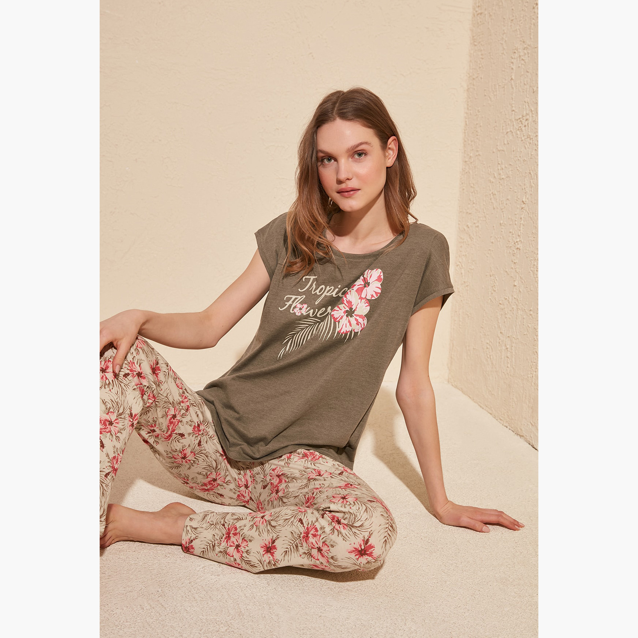 Trendyol Printed Round Neck T-shirt and Pyjama Set-women-clothing-nightwear-pyjamas-longsets-image-2