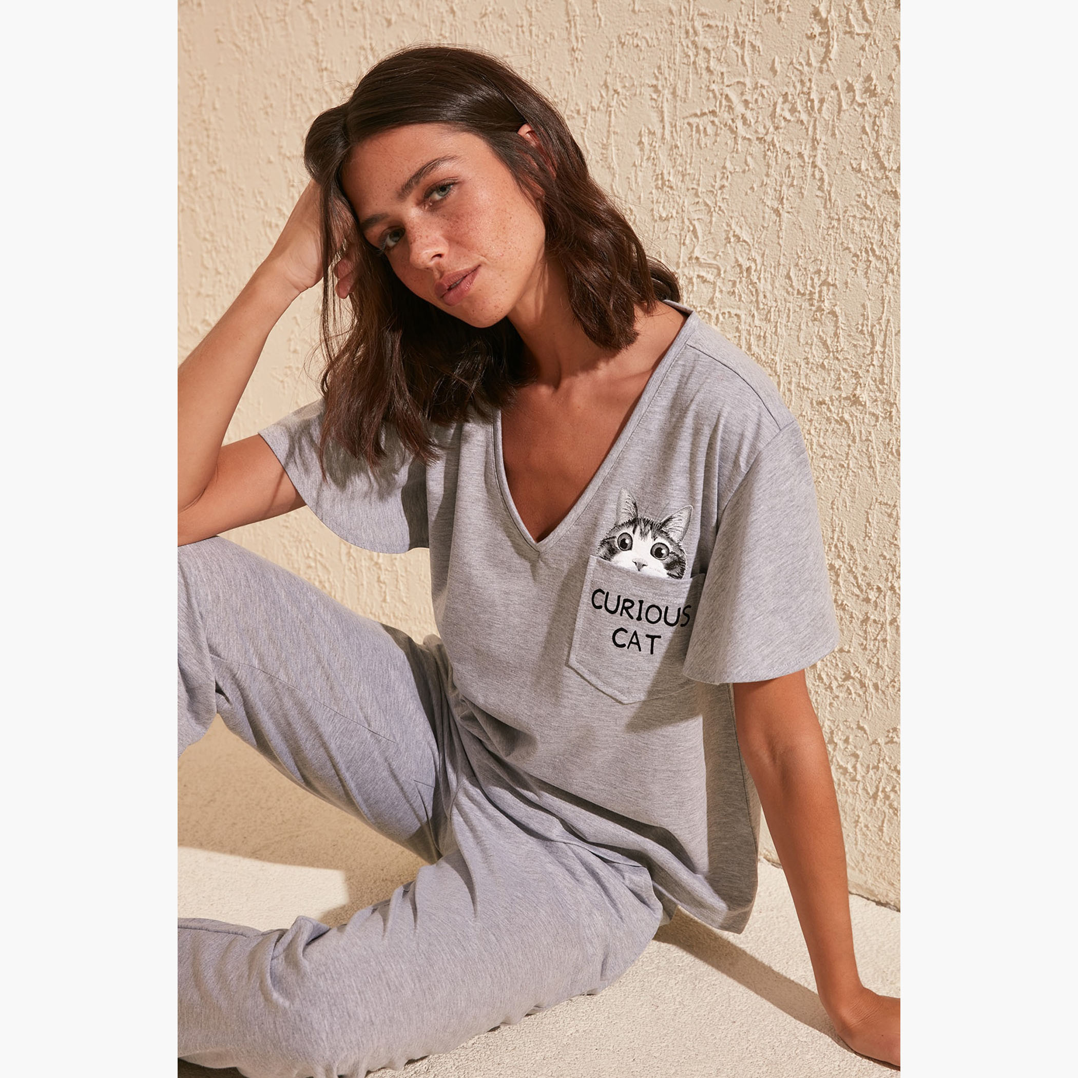 طقم بنطلون بيجاما وبلوزة بأكمام قصيرة وطبعات من ترينديول-women-clothing-nightwear-pyjamas-longsets-image-3