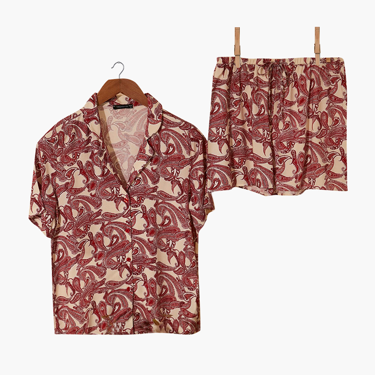 طقم نوم بطبعات من ترينديول-women-clothing-nightwear-pyjamas-longsets-image-1