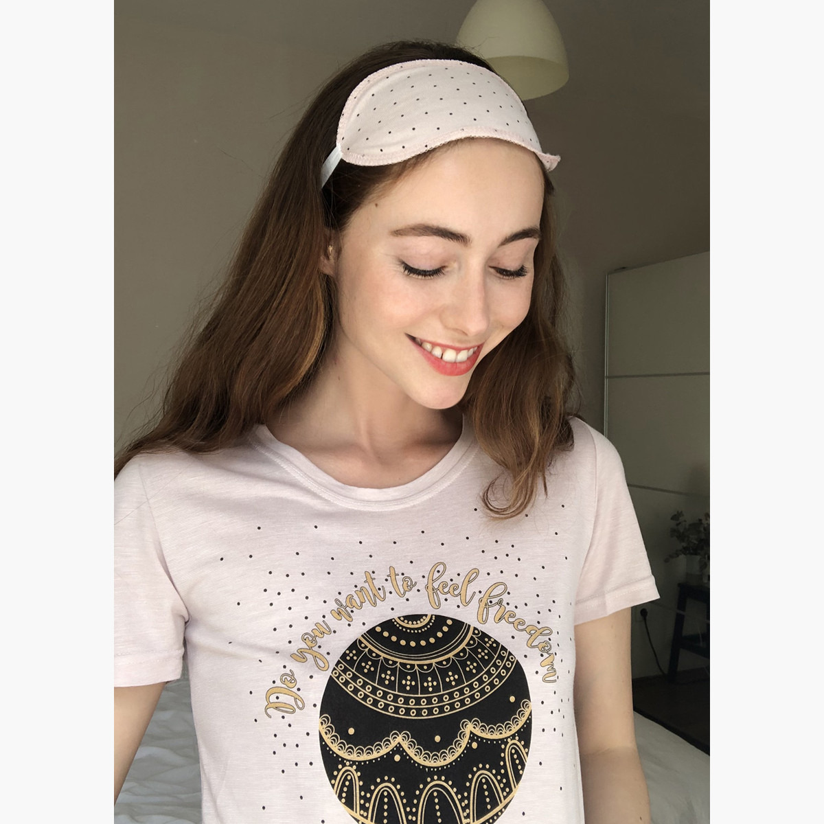 طقم تيشيرت بياقة مستديرة وطبعات وبنطلون بيجاما وقناع للعين من ترينديول-women-clothing-nightwear-pyjamas-longsets-image-3