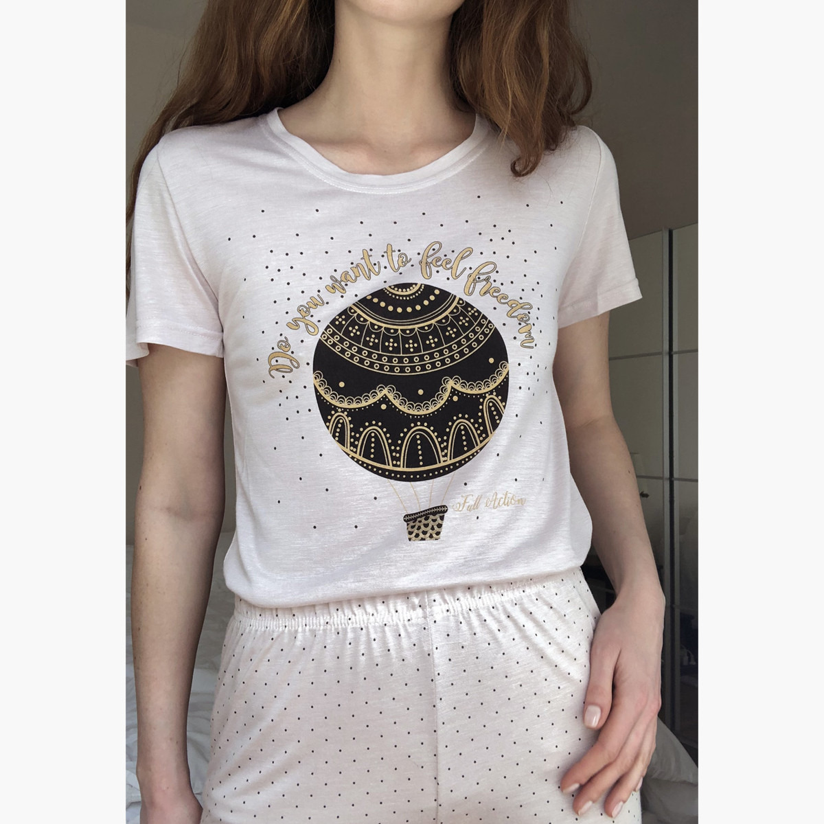 طقم تيشيرت بياقة مستديرة وطبعات وبنطلون بيجاما وقناع للعين من ترينديول-women-clothing-nightwear-pyjamas-longsets-image-4