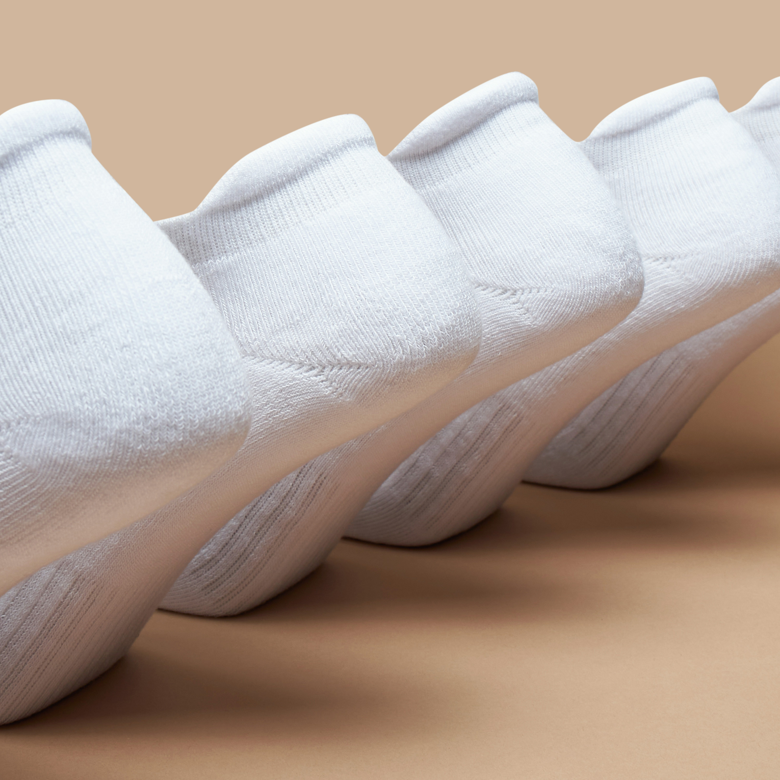 طقم جوارب موسّدة 5 أزواج بطول الكاحل وتفاصيل الشعار من كابا -men-socks-image-4
