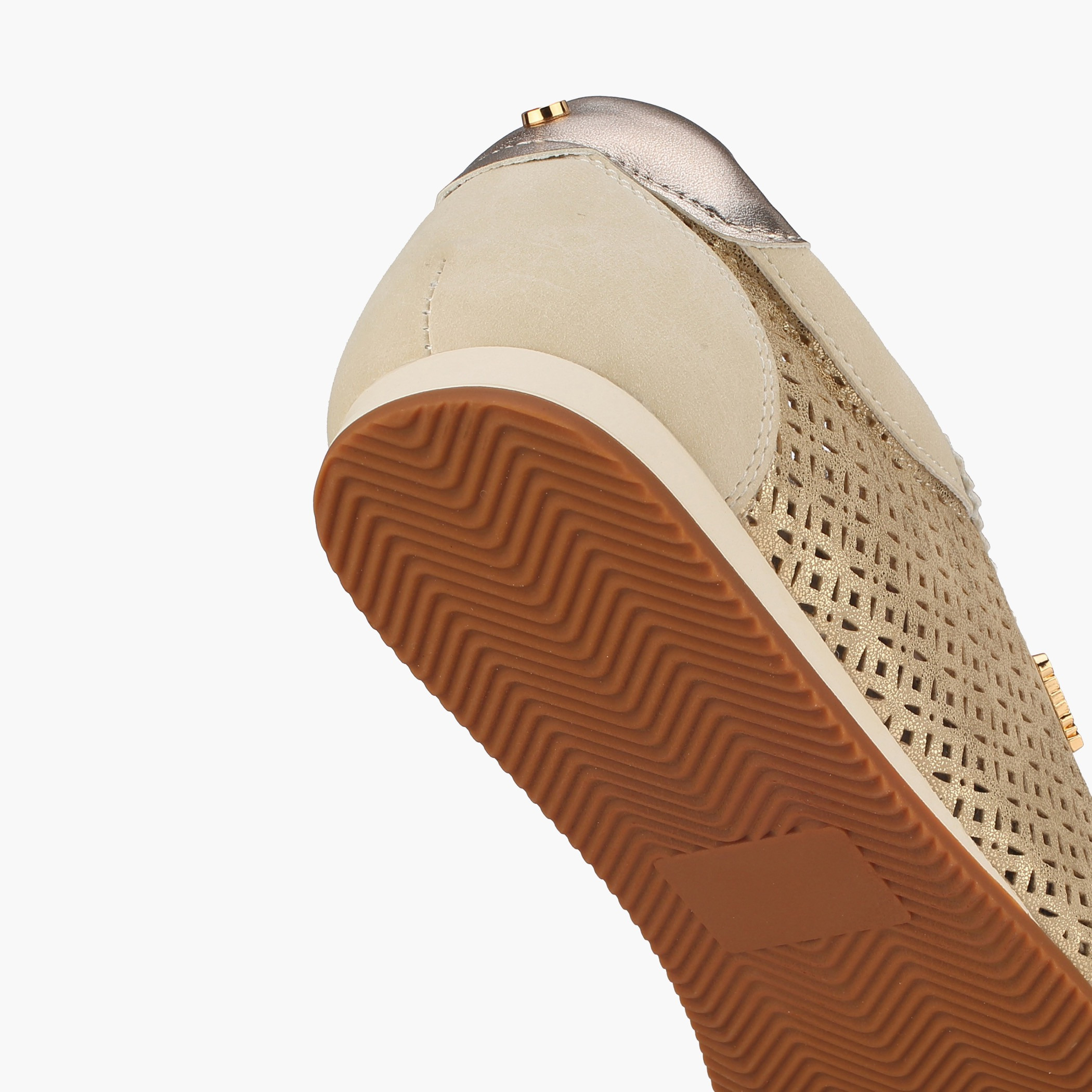 حذاء سنيكرز نسائي برباط وتفاصيل قص ليزر من سيليست-women-shoes-sneakers-image-5