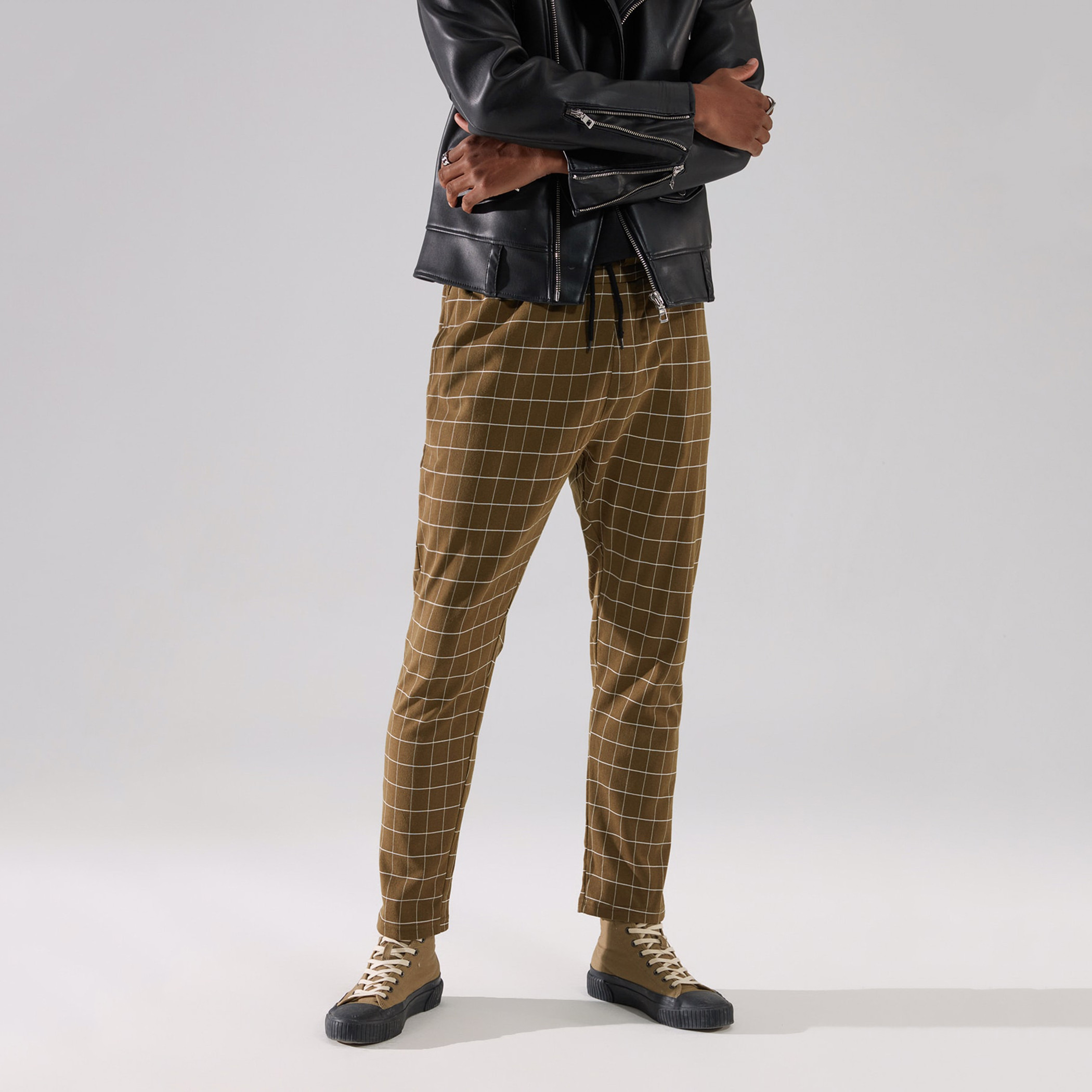 ترينديول بنى بانت عداء ببطء-men-clothing-bottoms-joggers-image-2