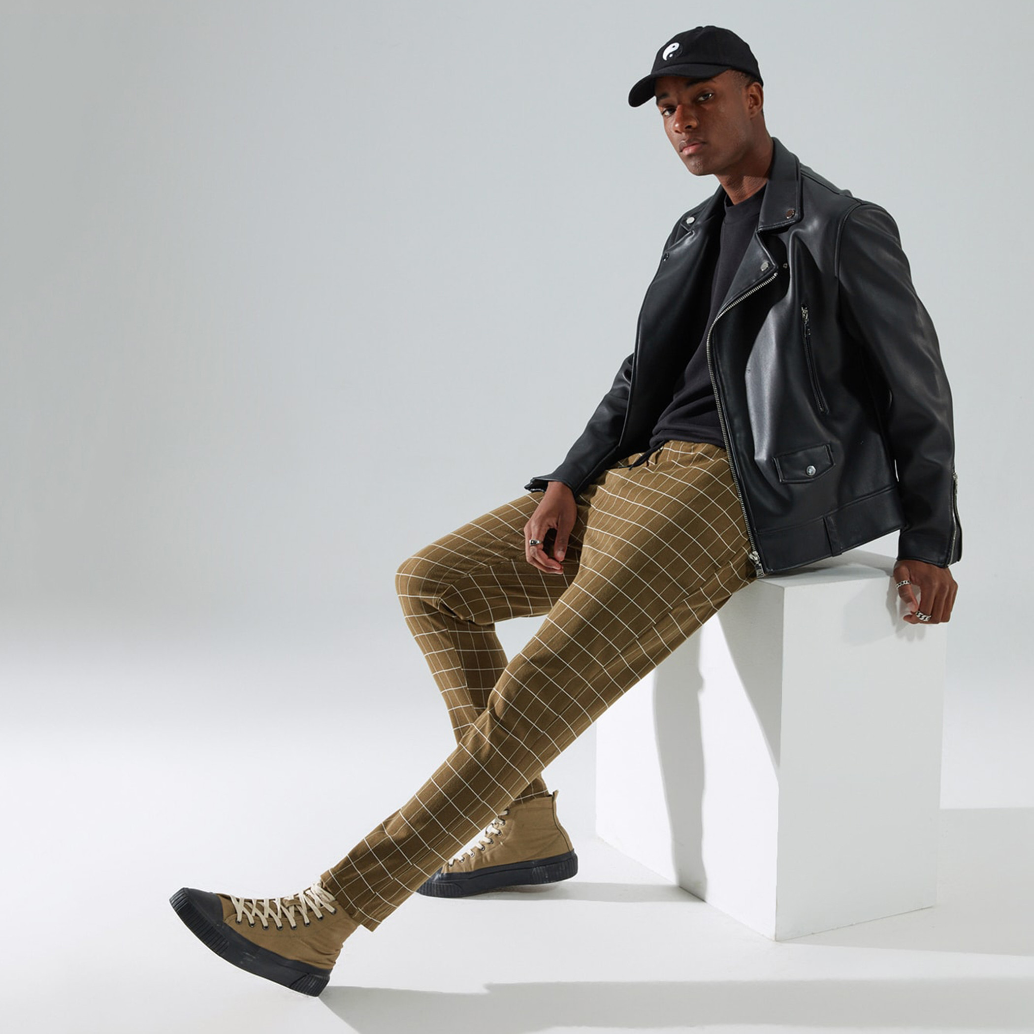 ترينديول بنى بانت عداء ببطء-men-clothing-bottoms-joggers-image-3