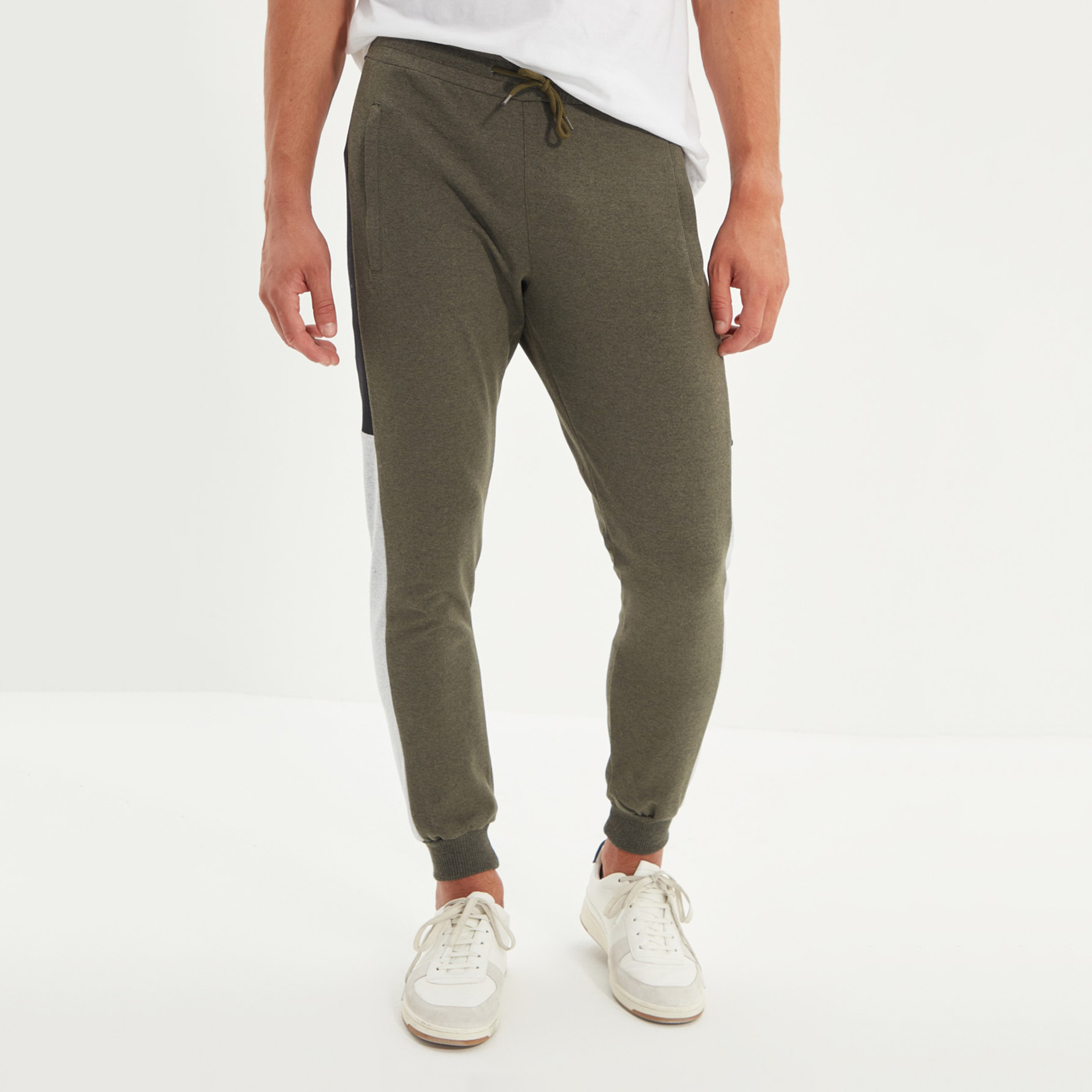 ترينديول أخضر بانت عداء ببطء-men-clothing-bottoms-joggers-image-1